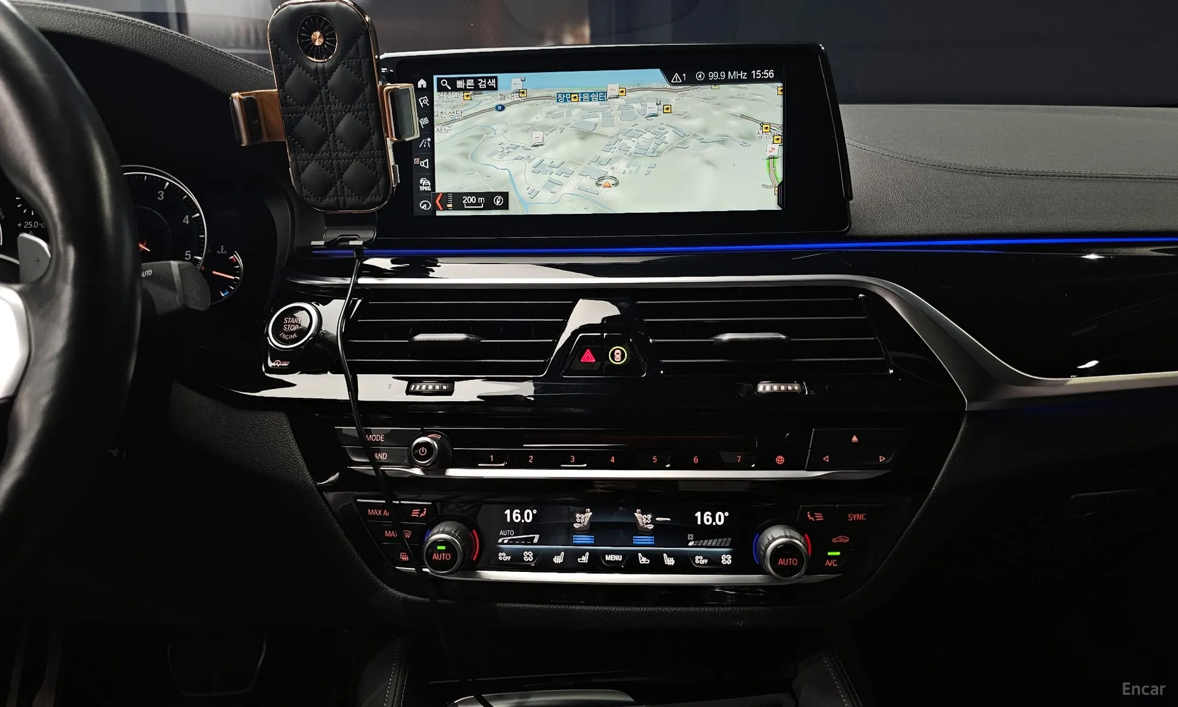 BMW 5 Series (G30) превью 15