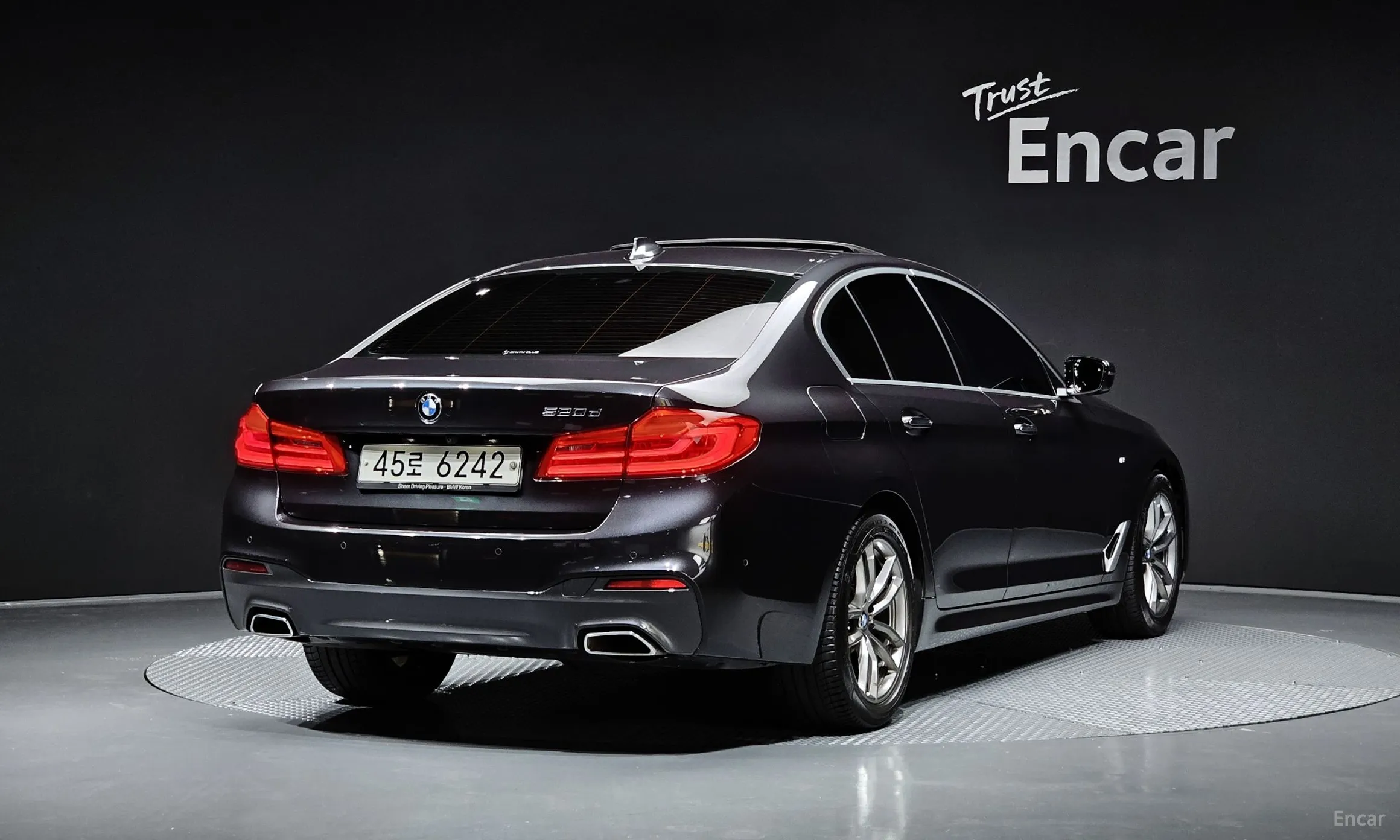 BMW 5 Series (G30) превью 2