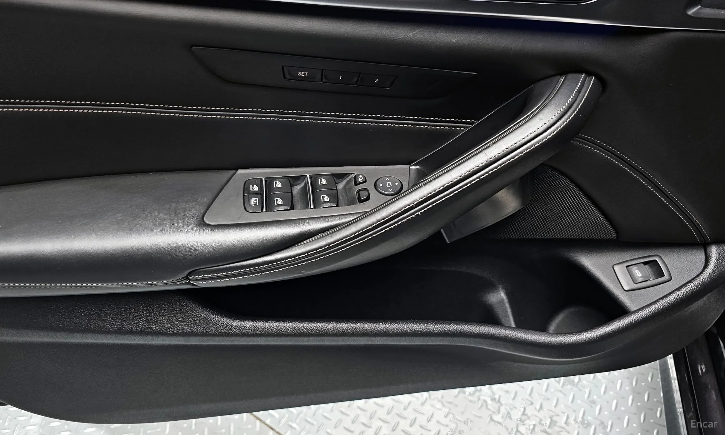 BMW 5 Series (G30) превью 17