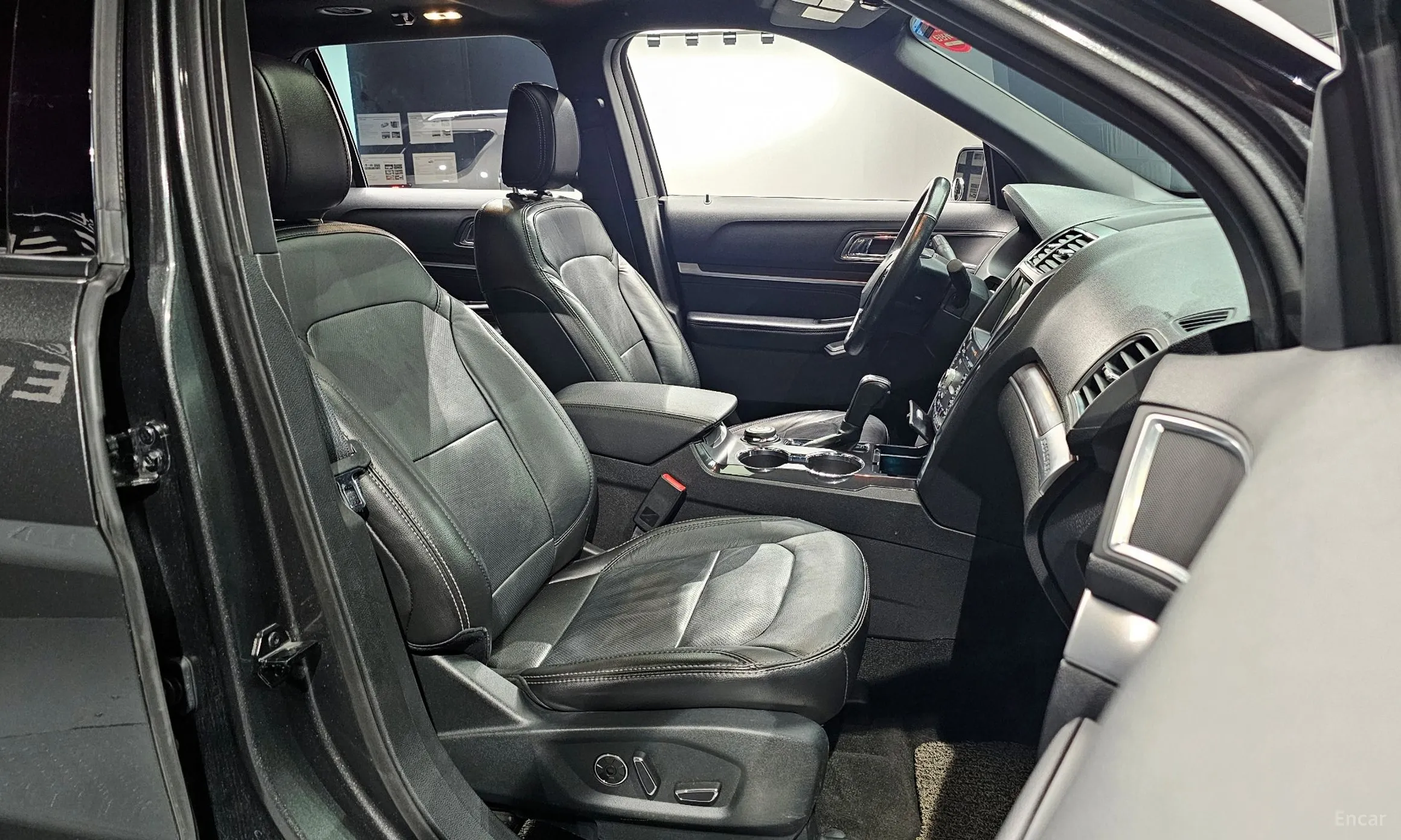 Ford Explorer превью 11