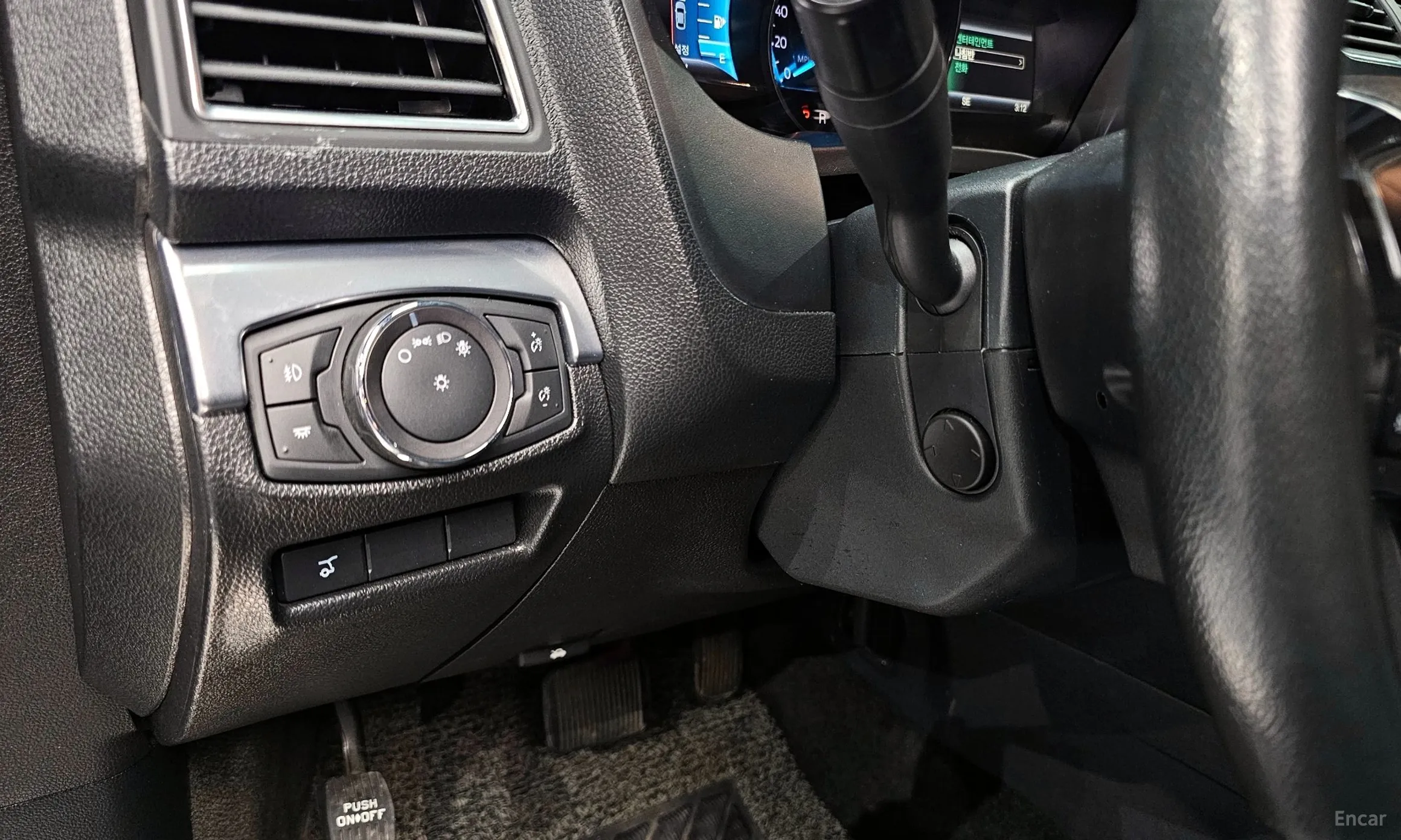 Ford Explorer превью 16