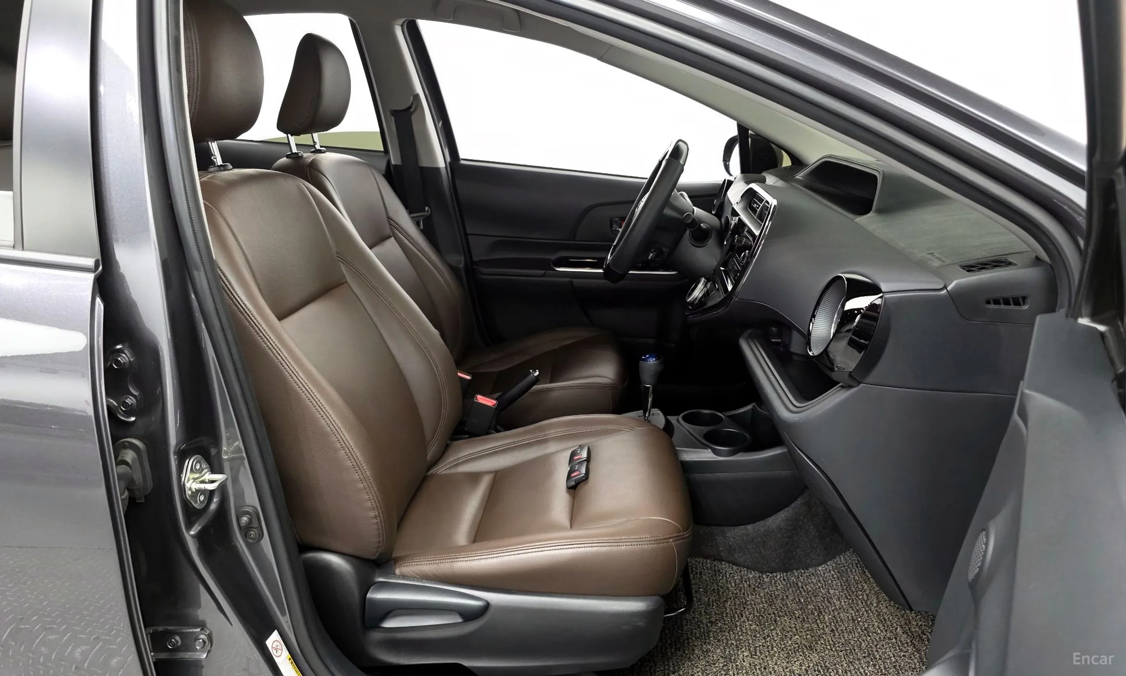 Toyota Prius C превью 10
