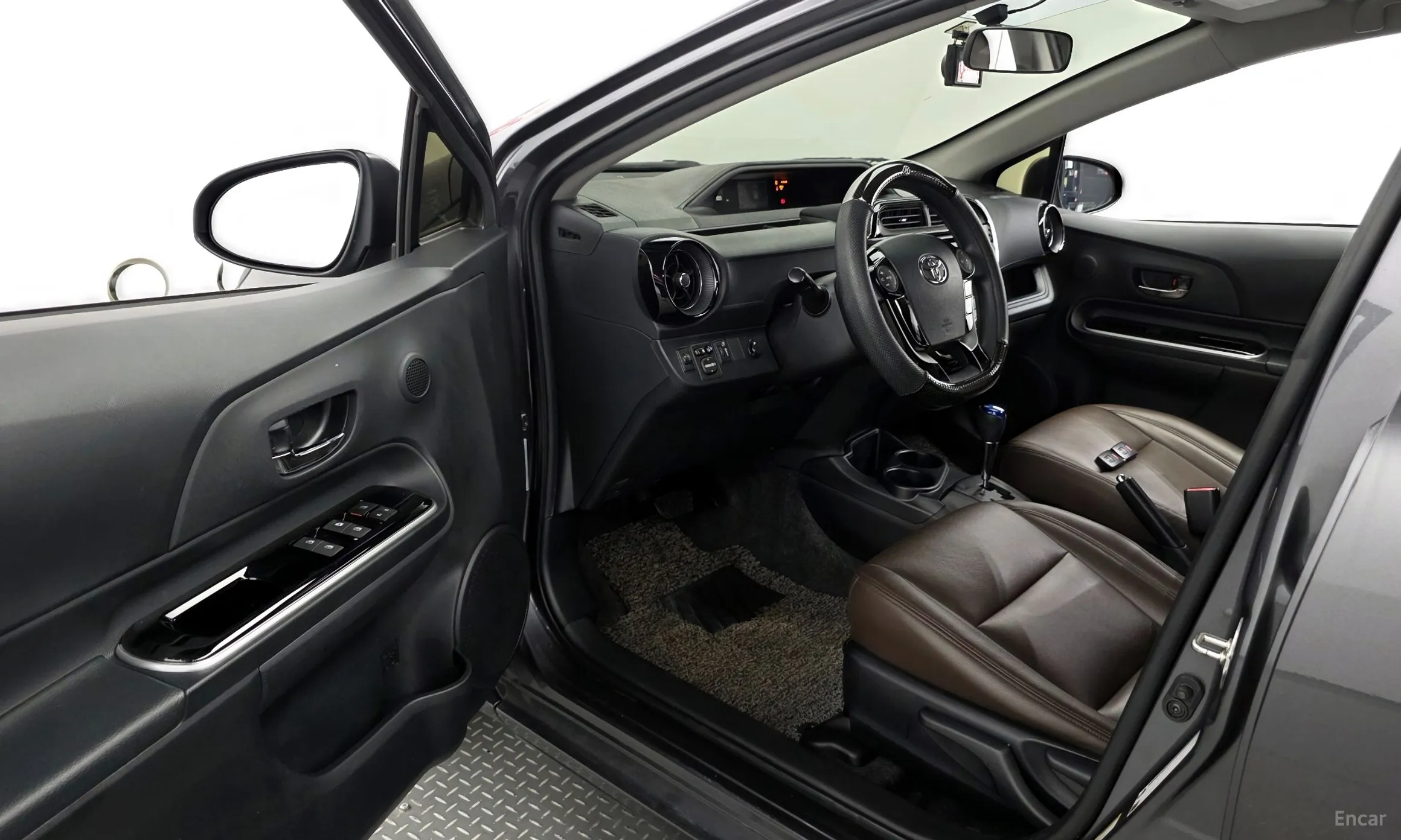Toyota Prius C превью 11