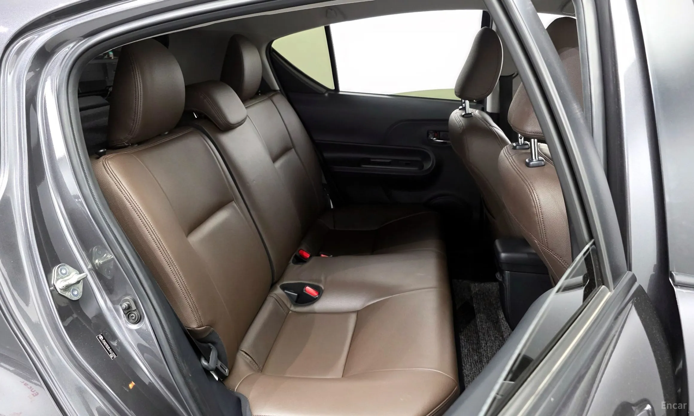 Toyota Prius C превью 12
