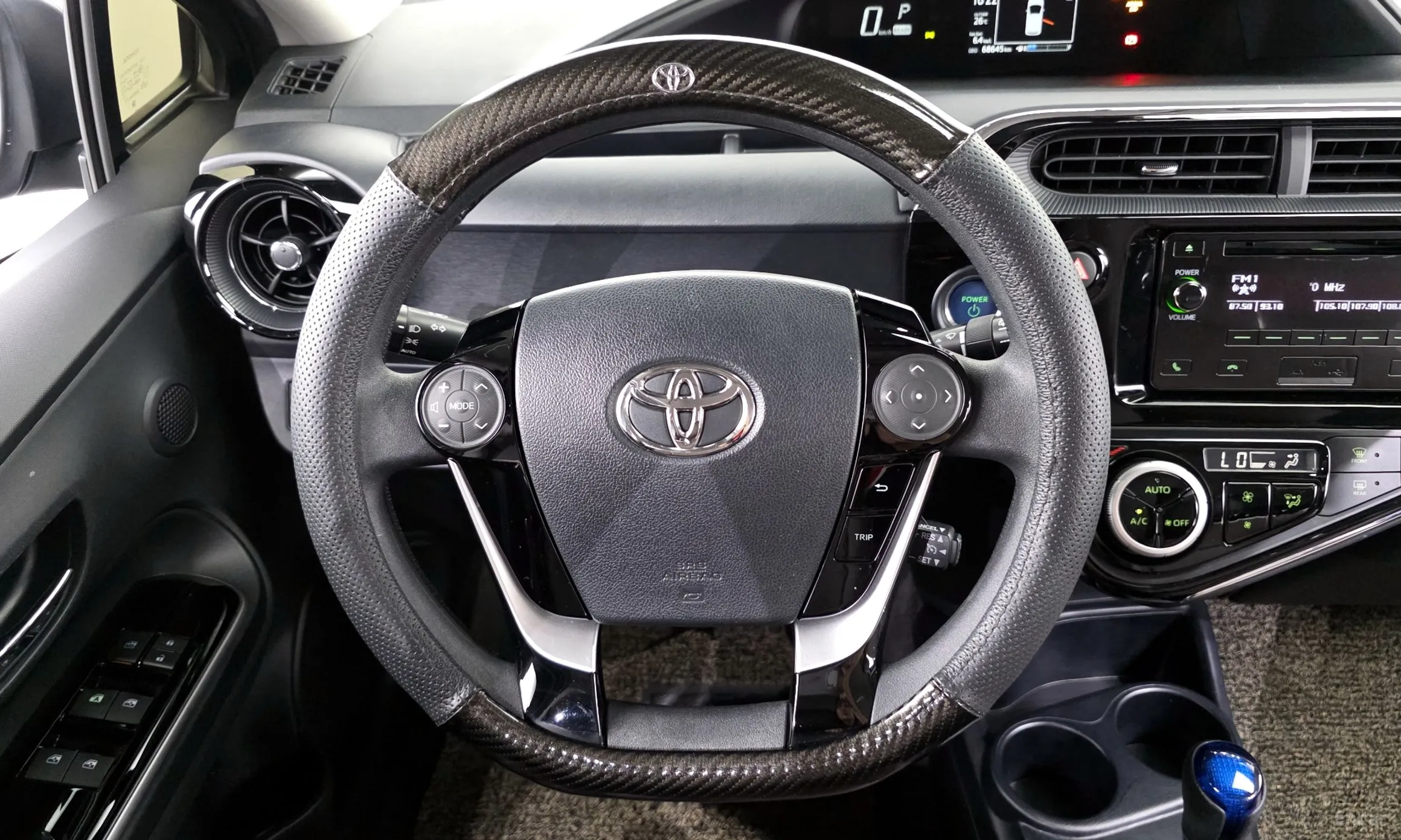 Toyota Prius C превью 14
