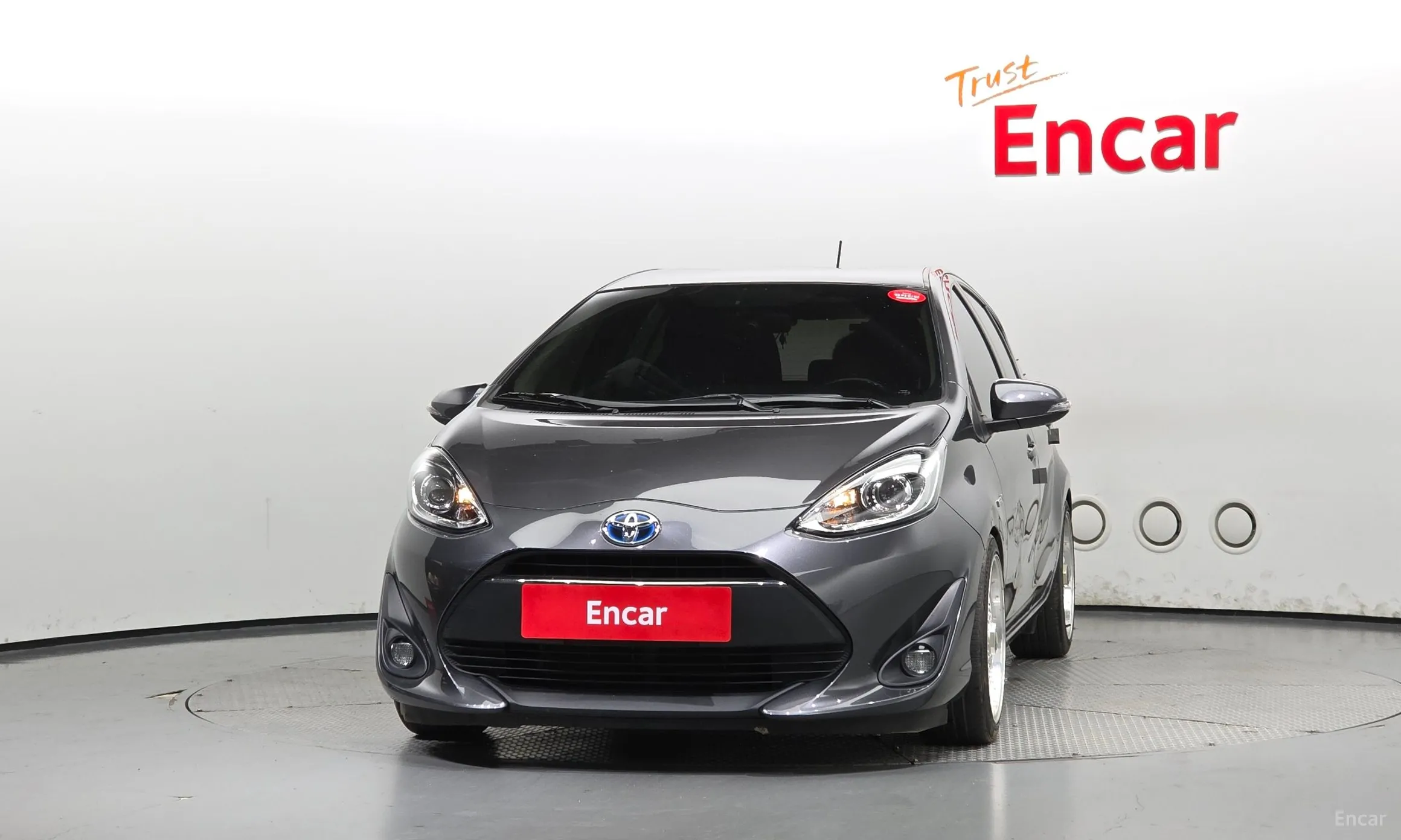 Toyota Prius C превью 3