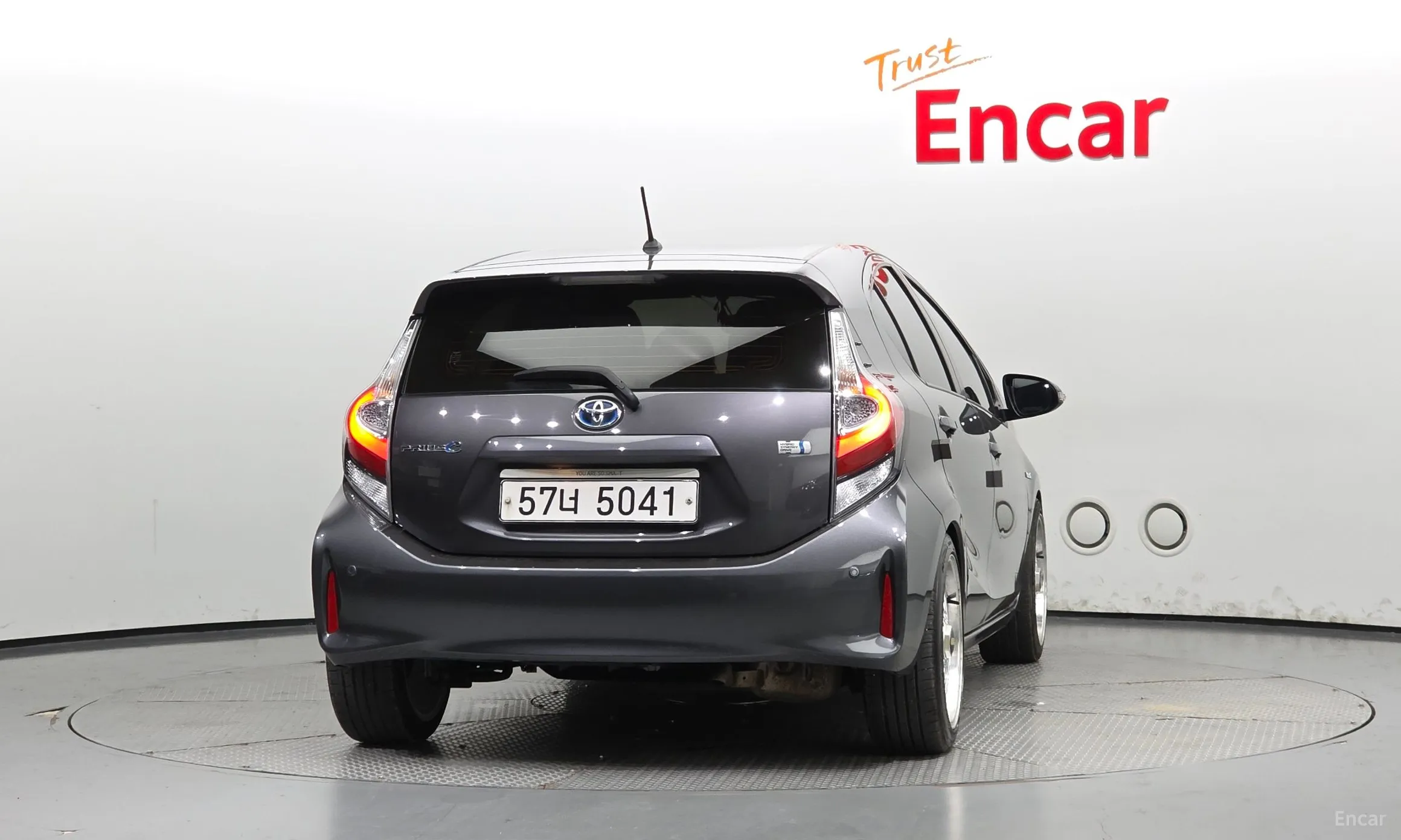 Toyota Prius C превью 4