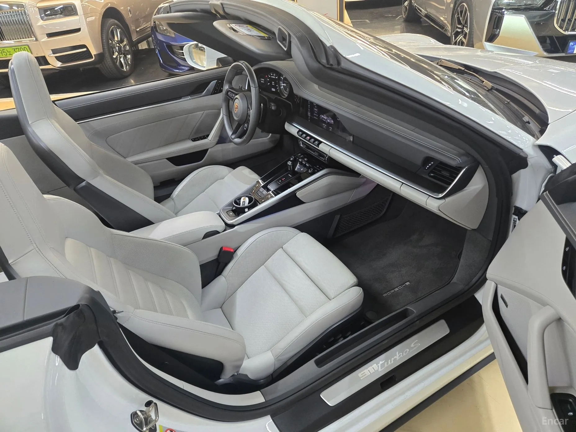 Porsche 911 (992) превью 12