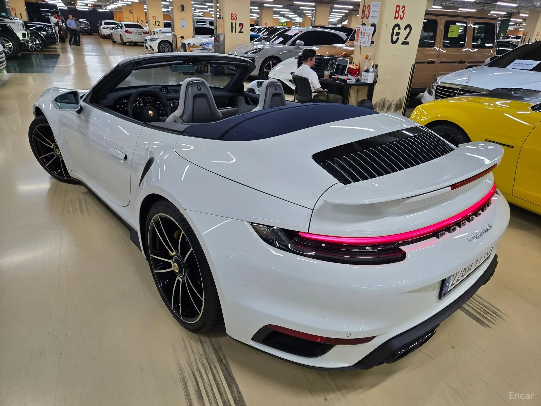 Porsche 911 (992) превью 8