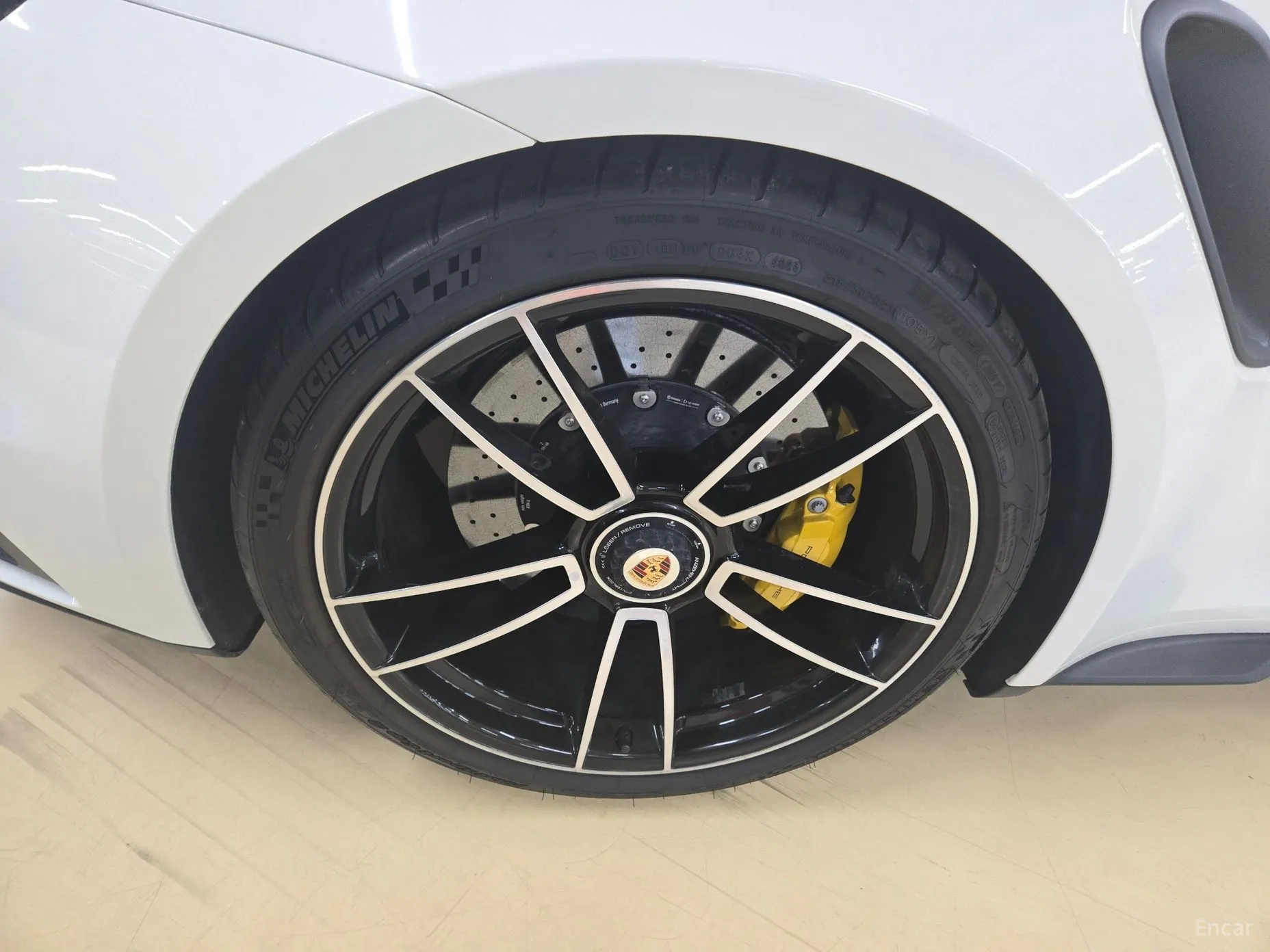 Porsche 911 (992) превью 9