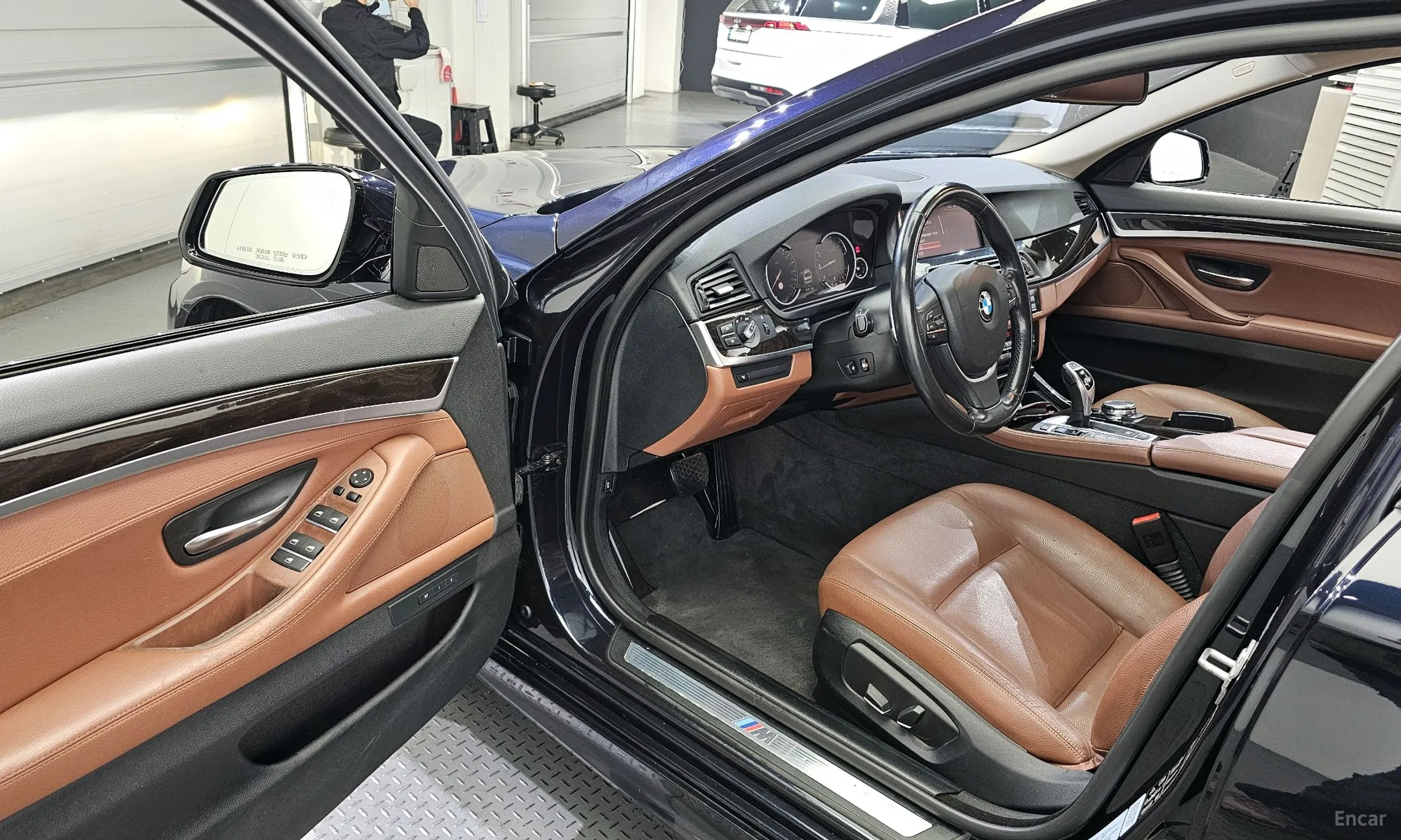 BMW 5 Series (F10) превью 10
