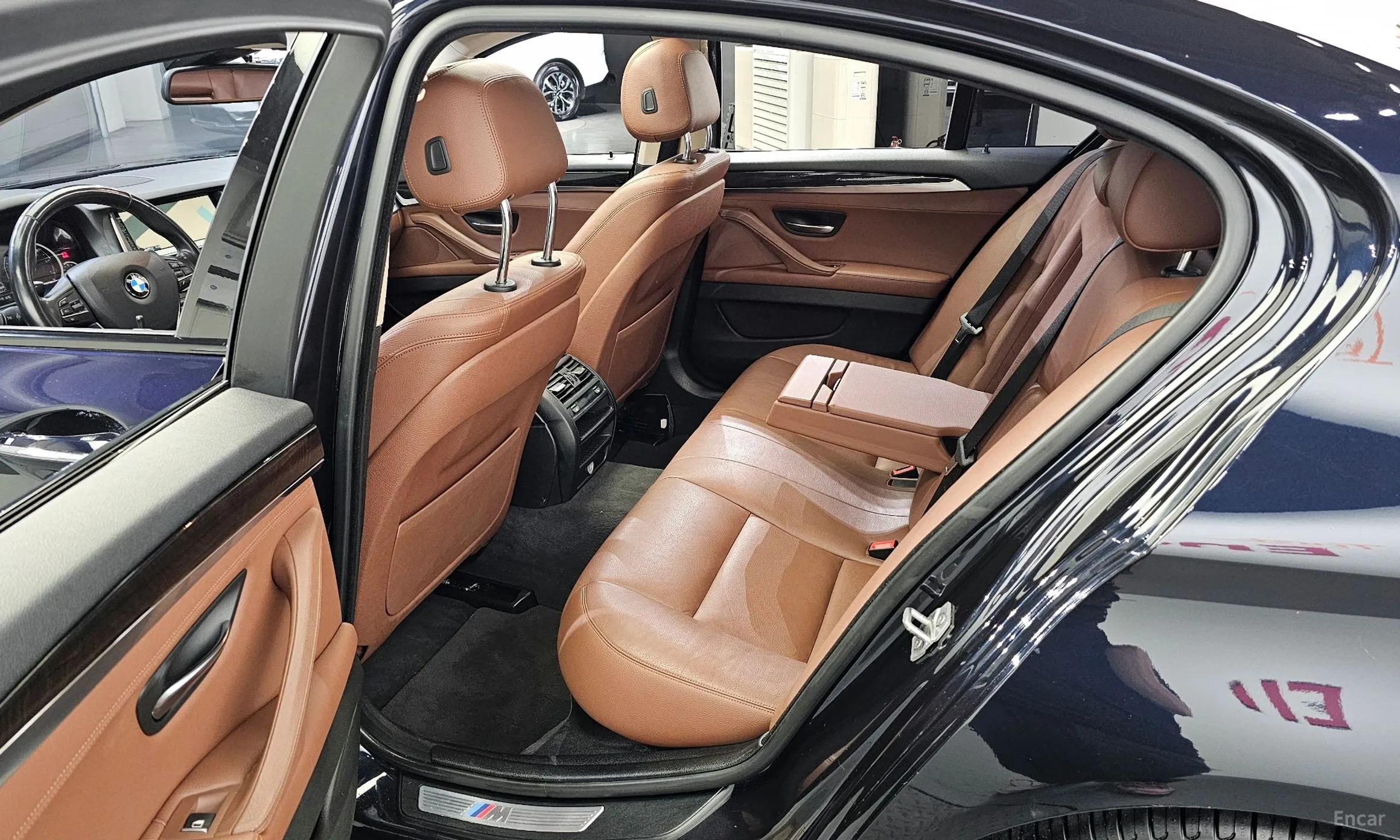 BMW 5 Series (F10) превью 11