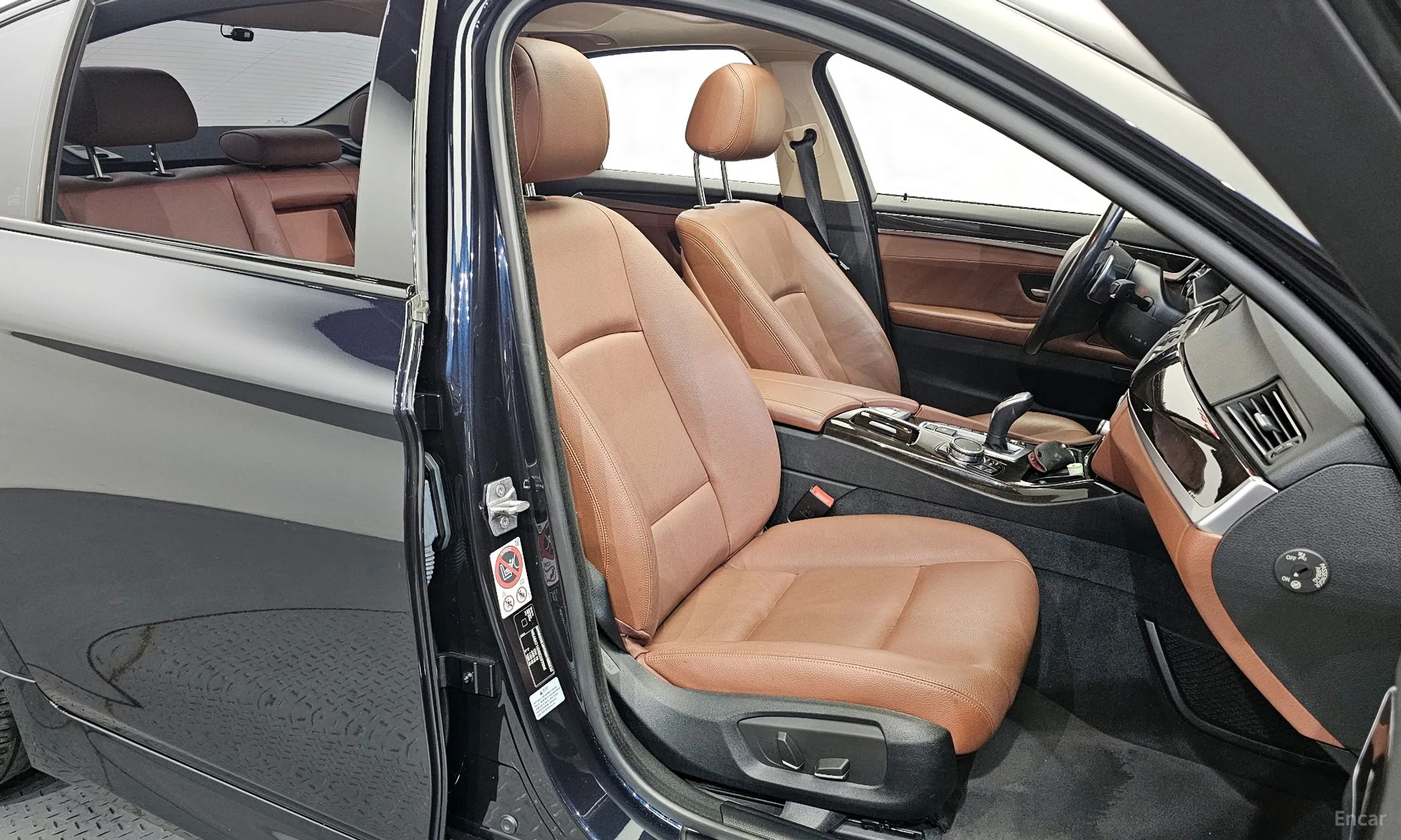 BMW 5 Series (F10) превью 12