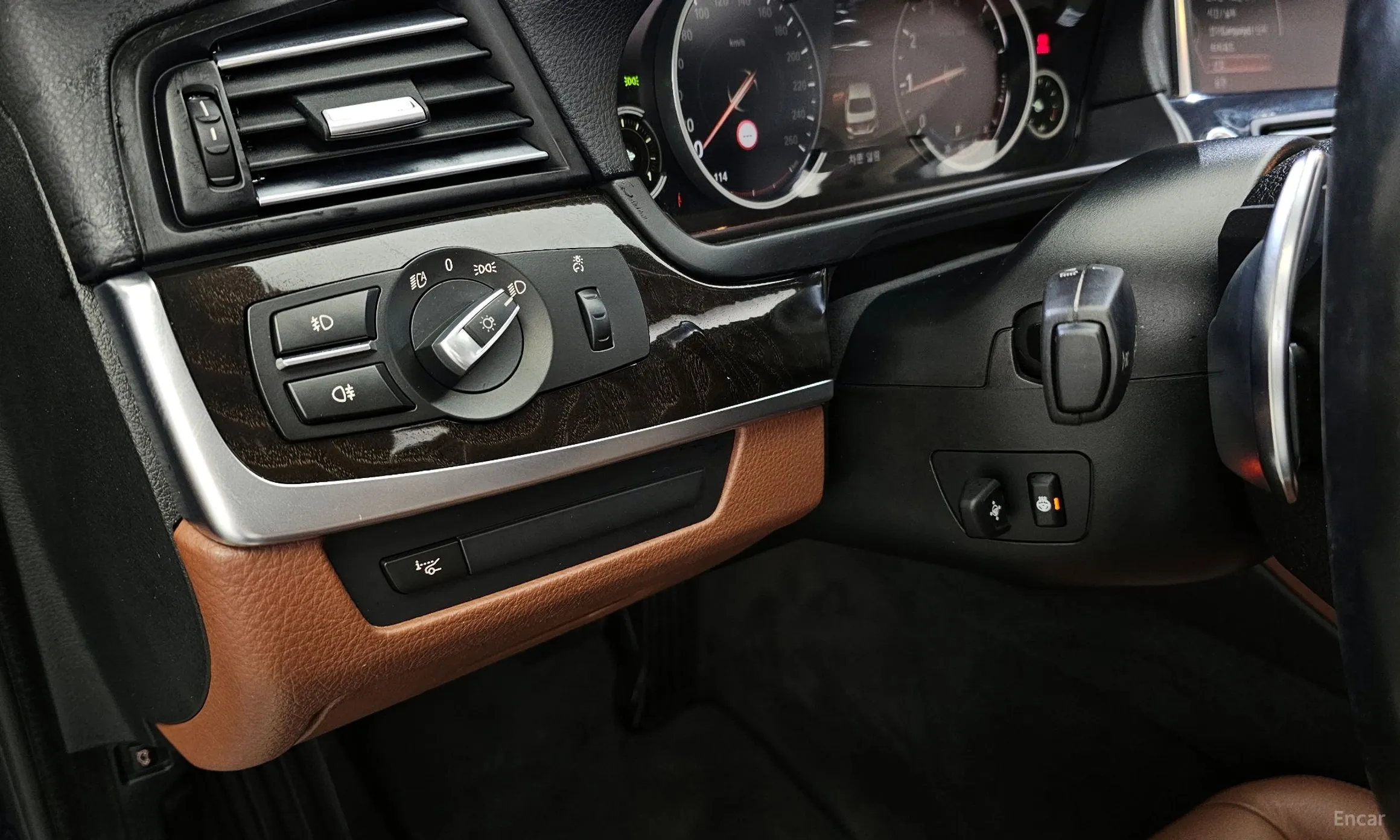 BMW 5 Series (F10) превью 14