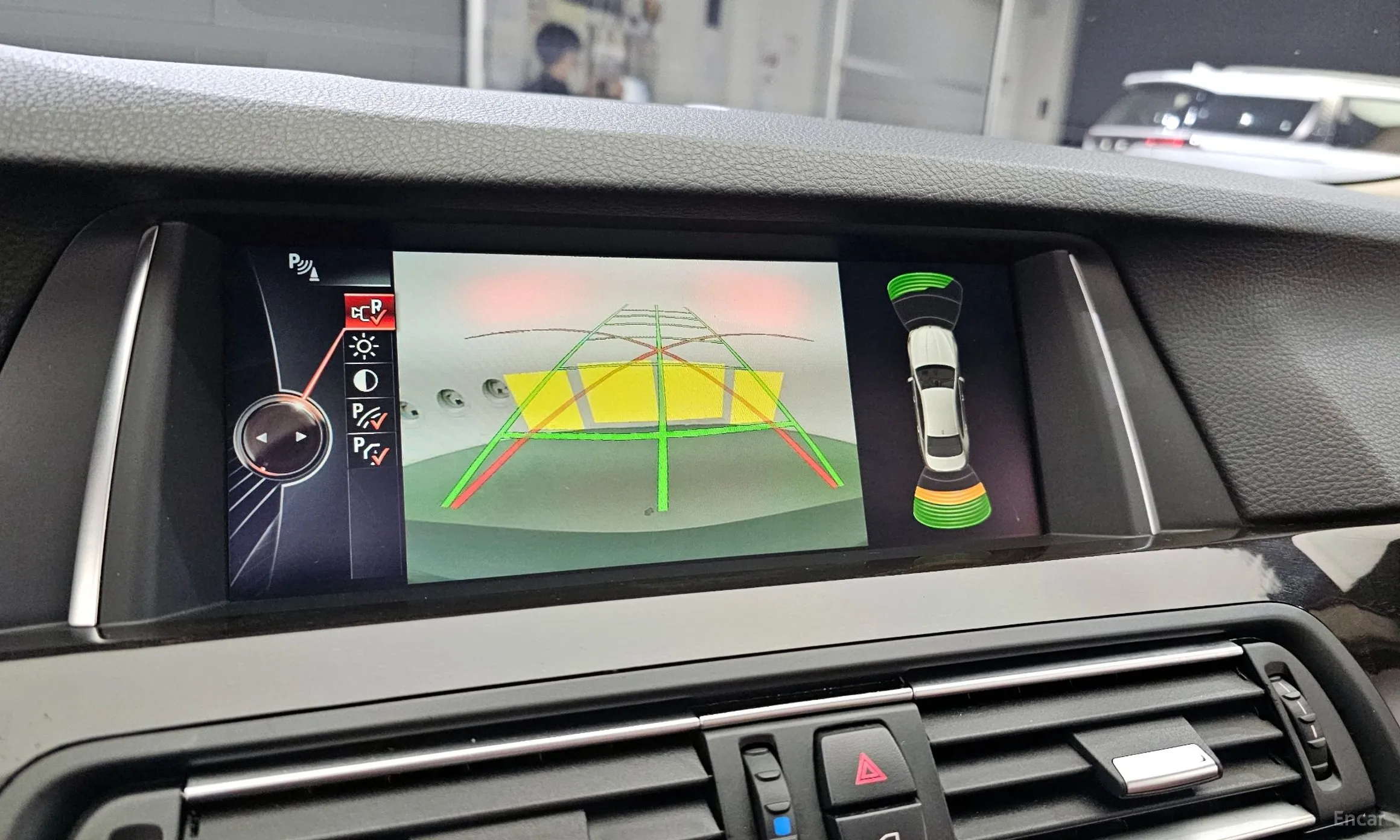 BMW 5 Series (F10) превью 16