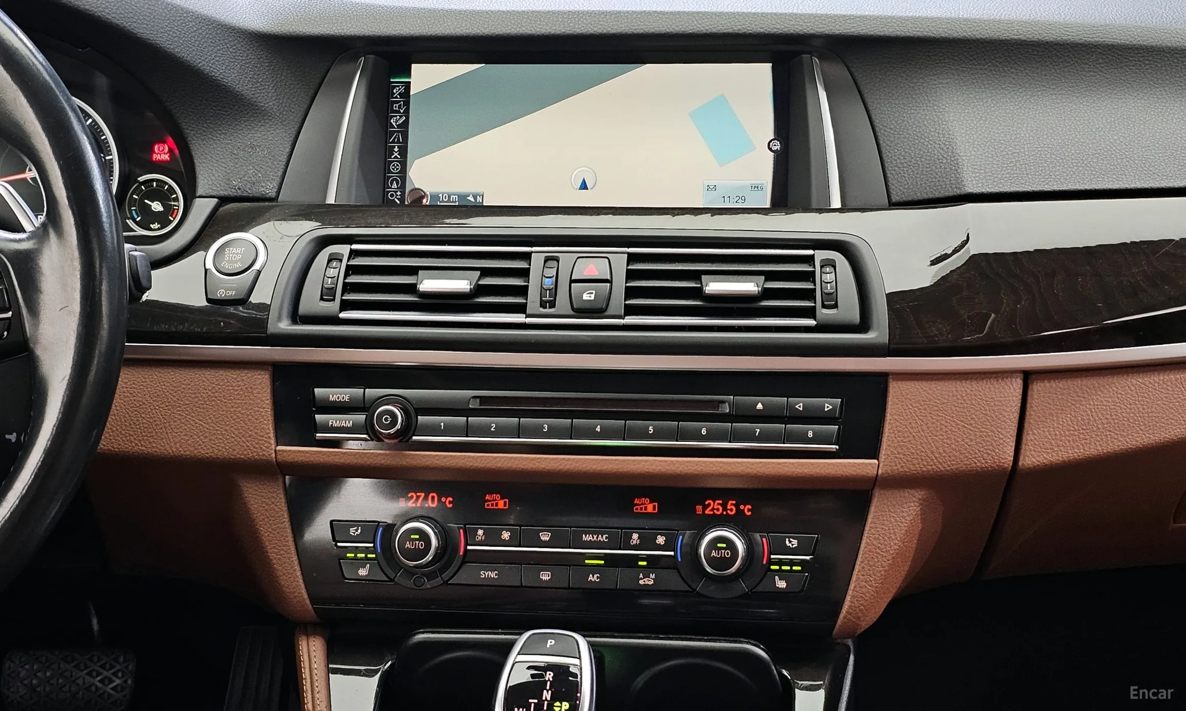 BMW 5 Series (F10) превью 19