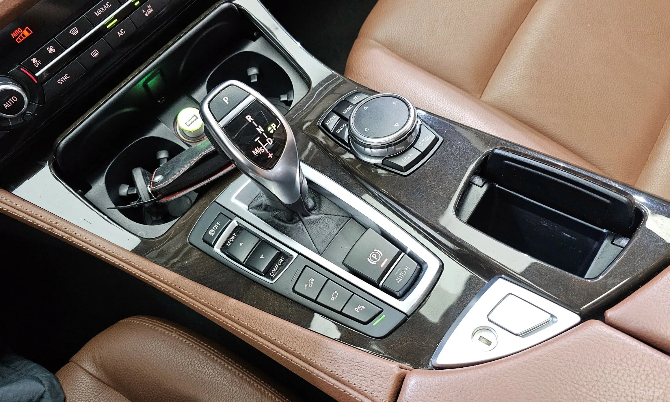BMW 5 Series (F10) превью 9