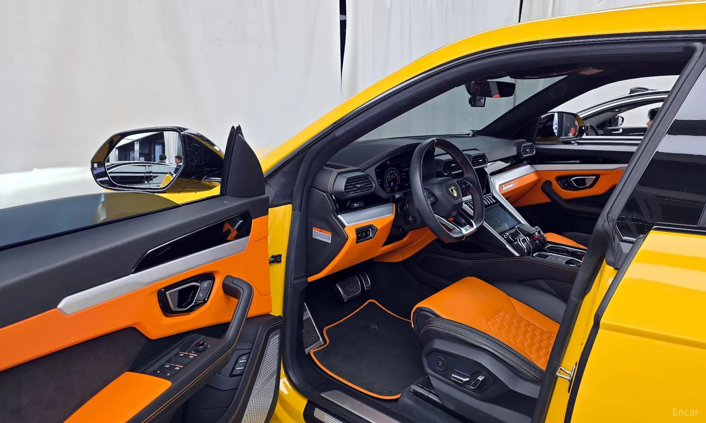 Lamborghini Urus превью 10