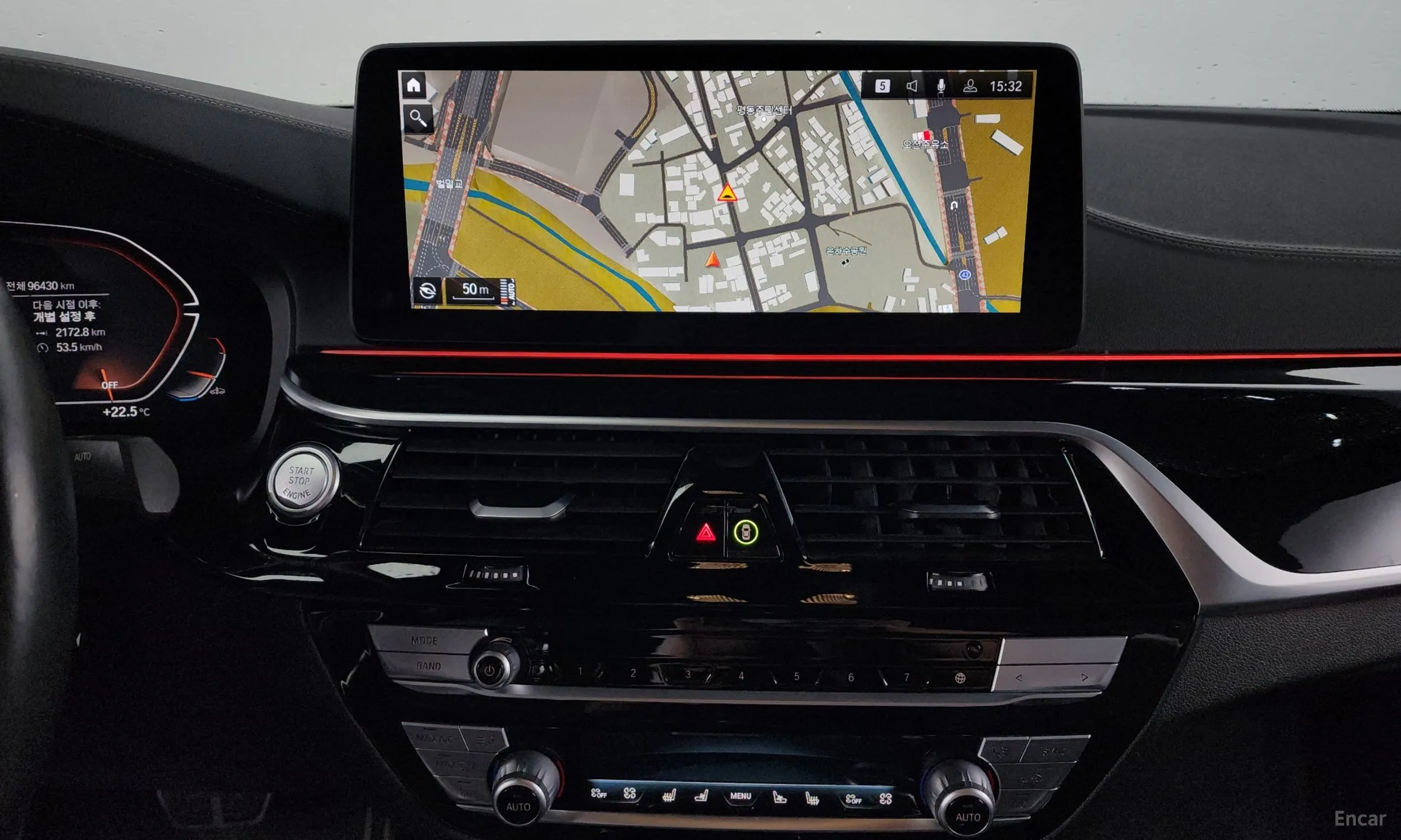 BMW 5 Series (G30) превью 14