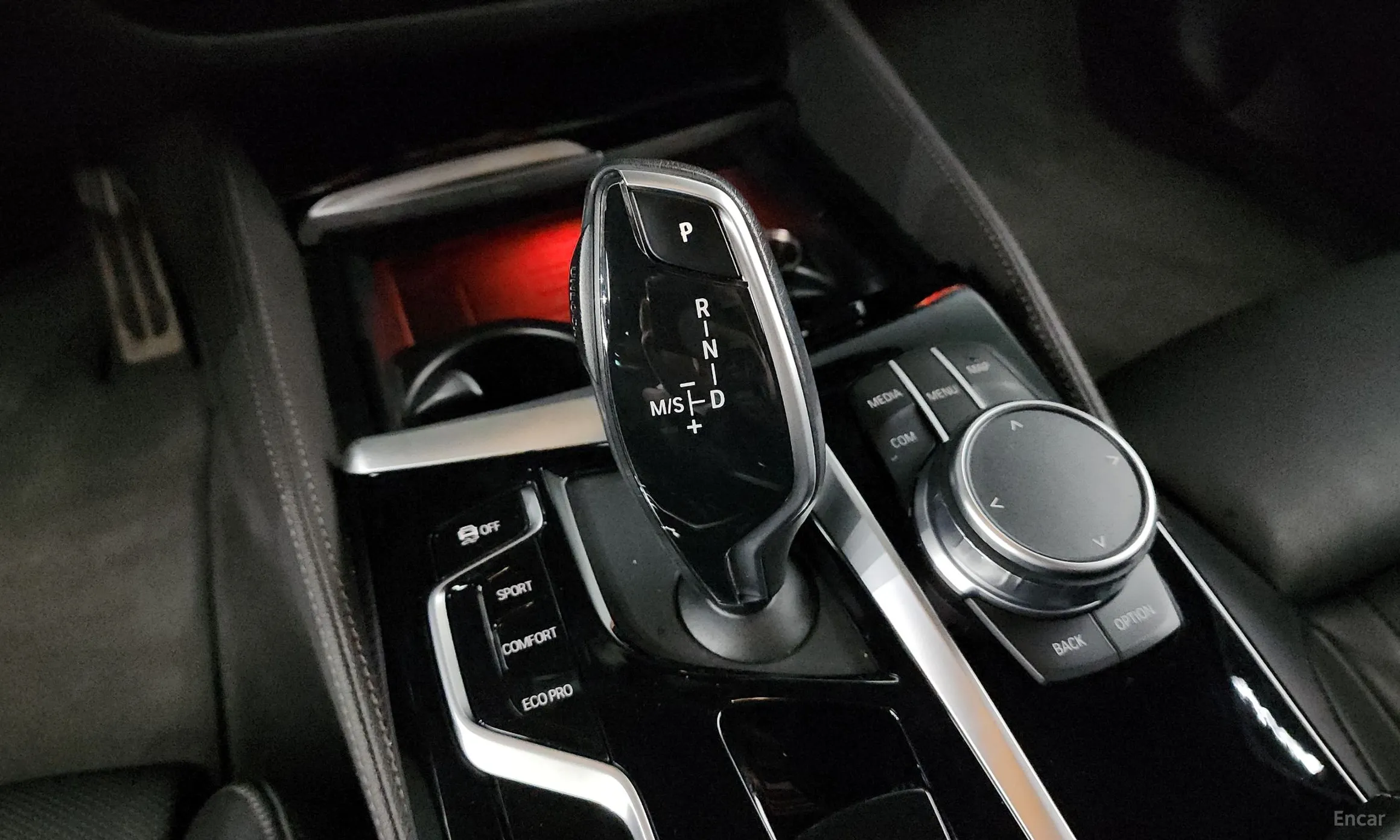 BMW 5 Series (G30) превью 9