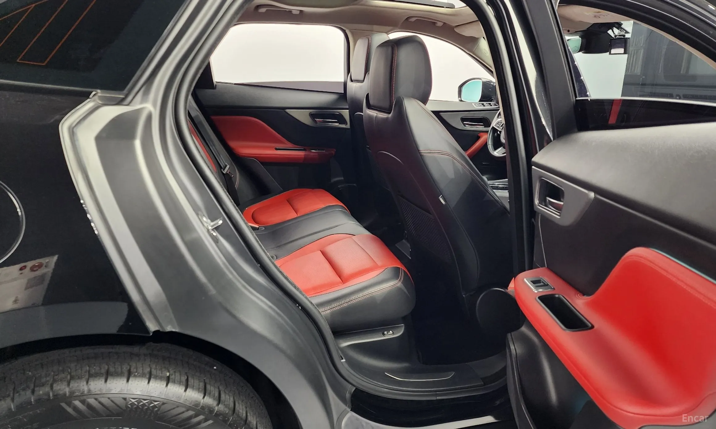 Jaguar F-PACE превью 12