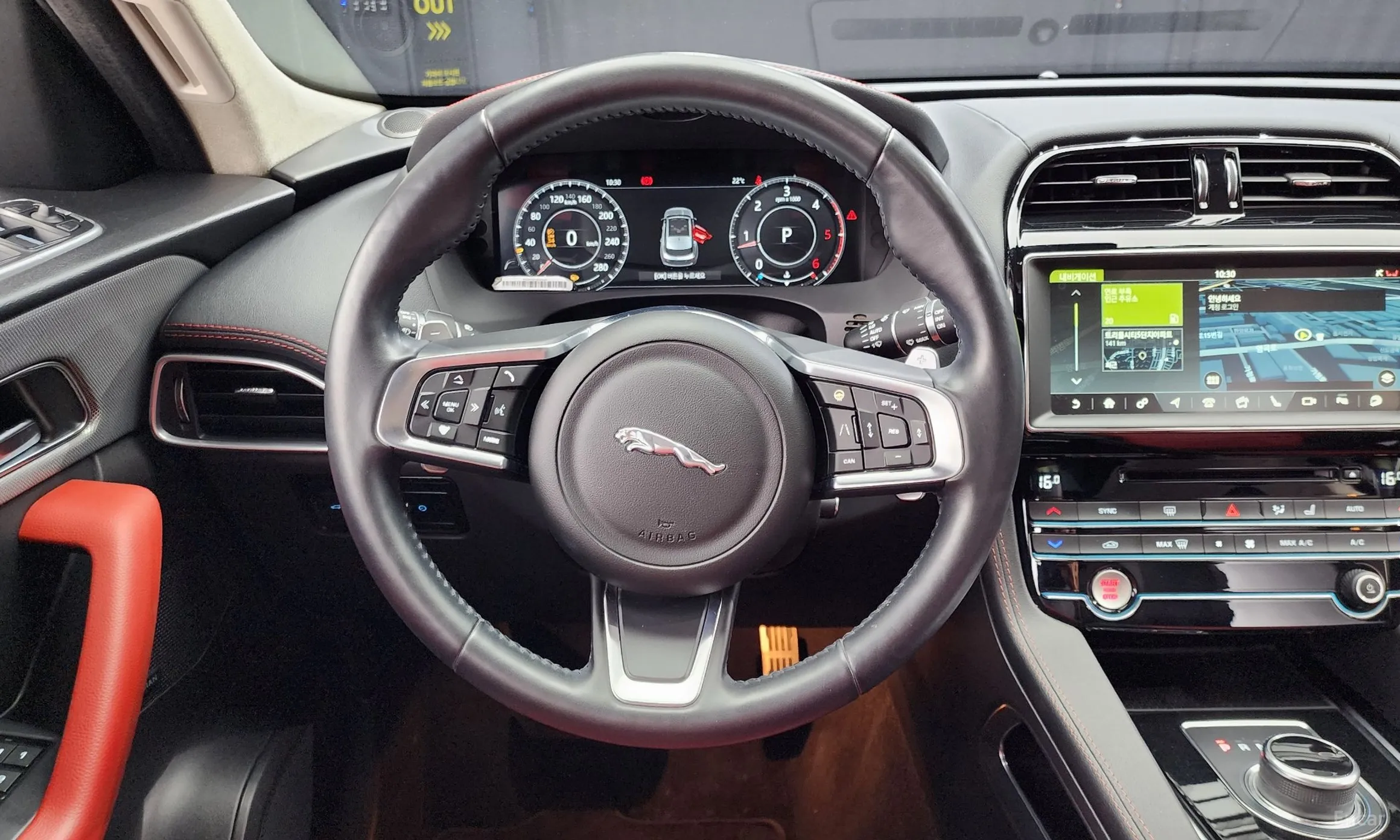 Jaguar F-PACE превью 13
