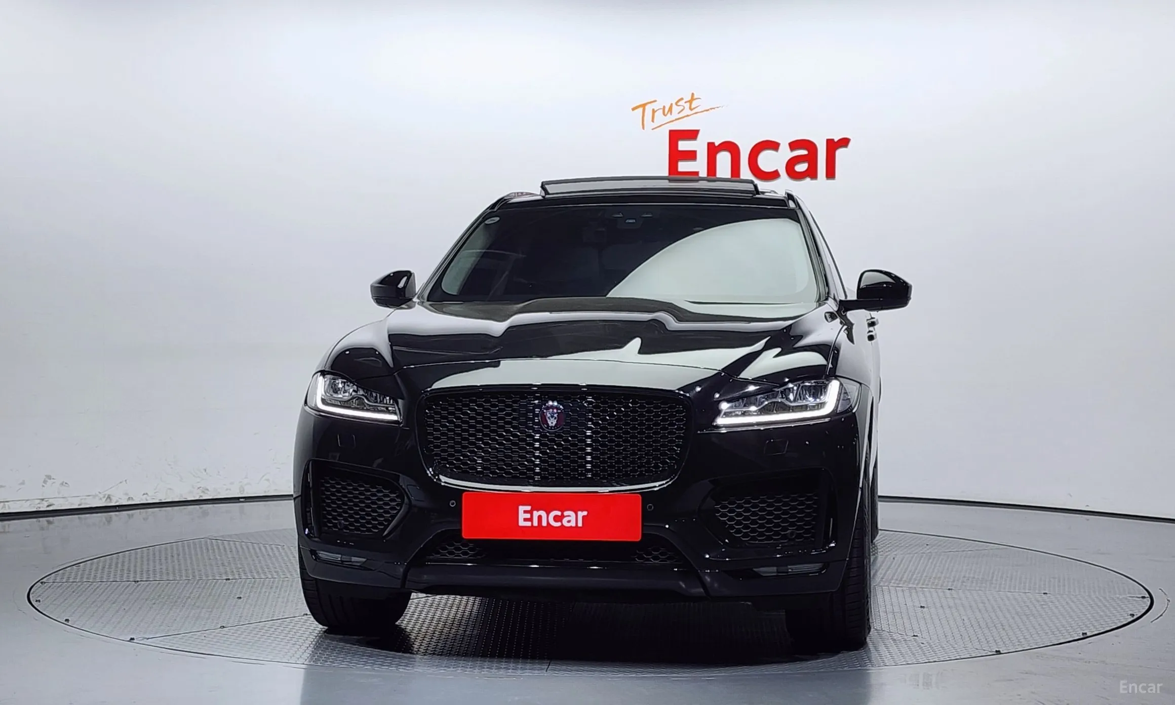 Jaguar F-PACE превью 3