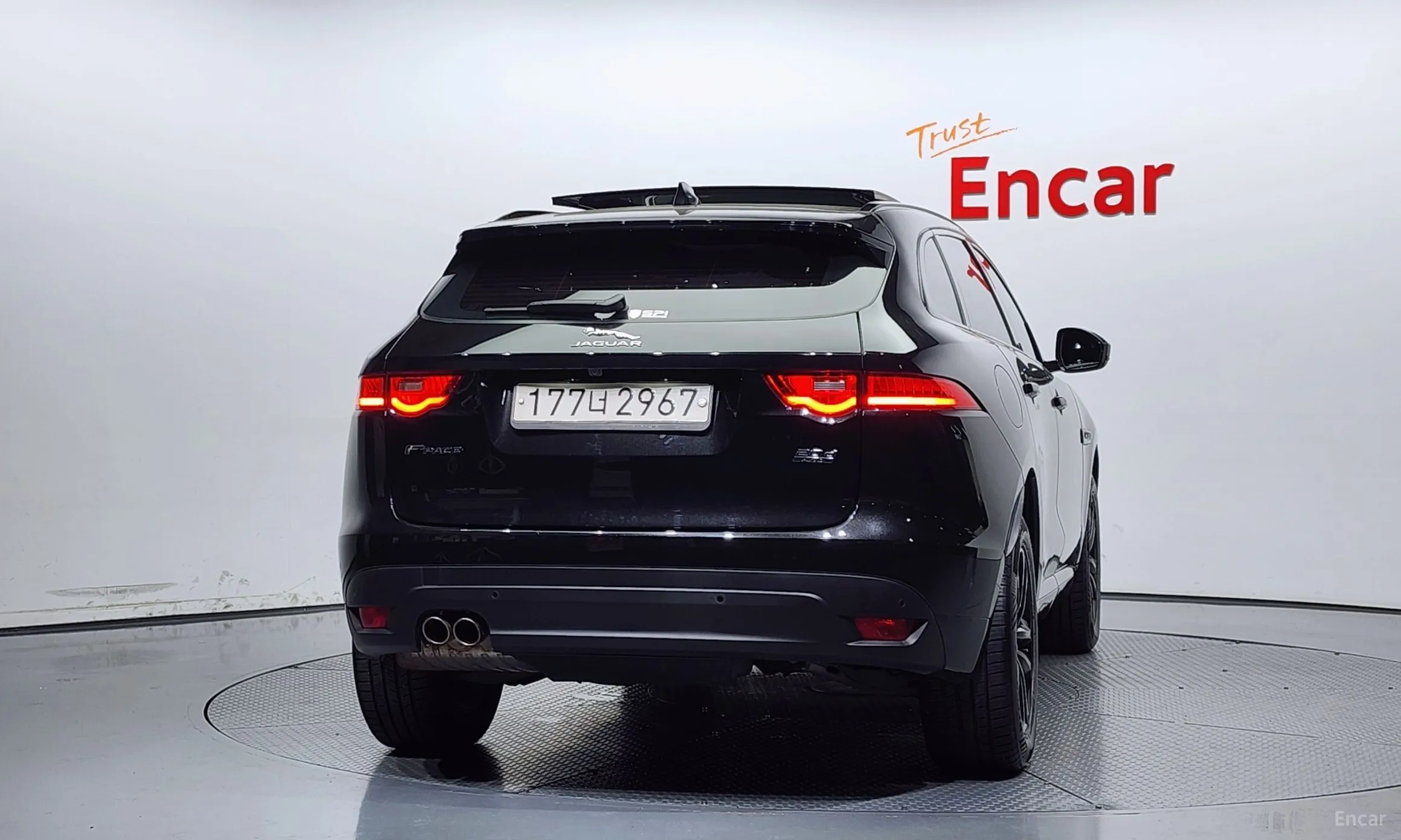 Jaguar F-PACE превью 4