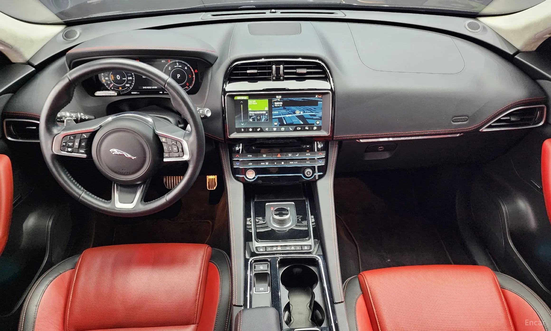 Jaguar F-PACE превью 7