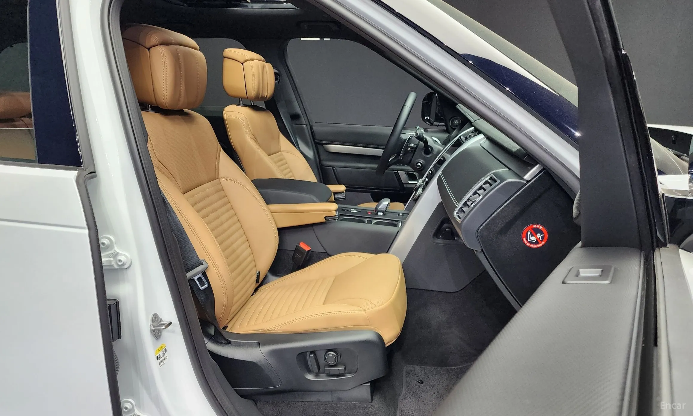 Land Rover Discovery 5 превью 11