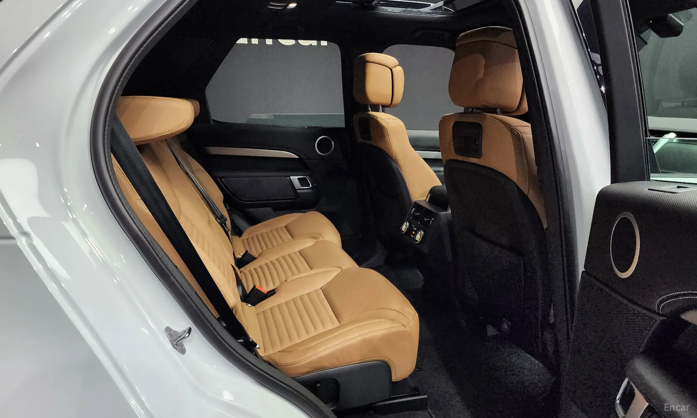 Land Rover Discovery 5 превью 12