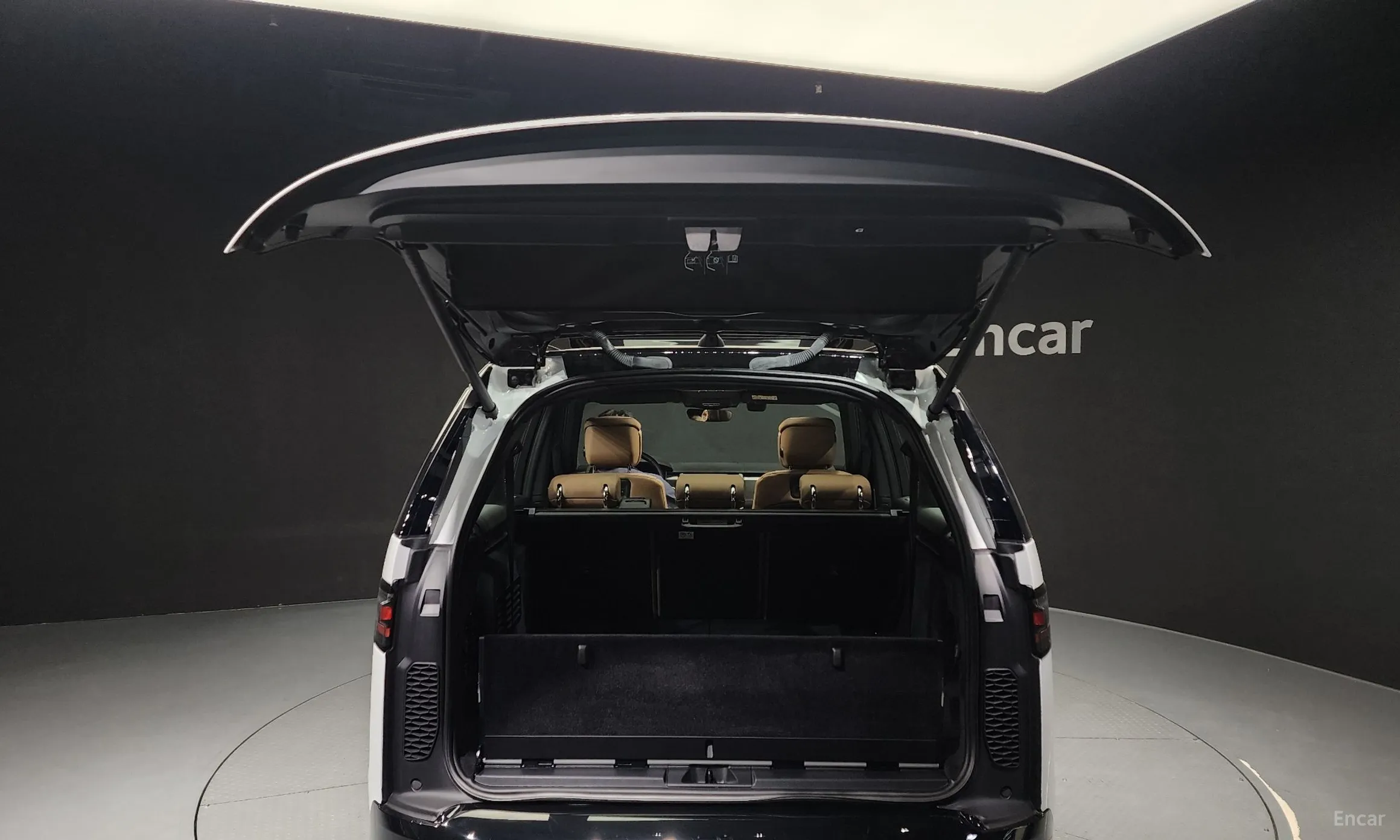 Land Rover Discovery 5 превью 20