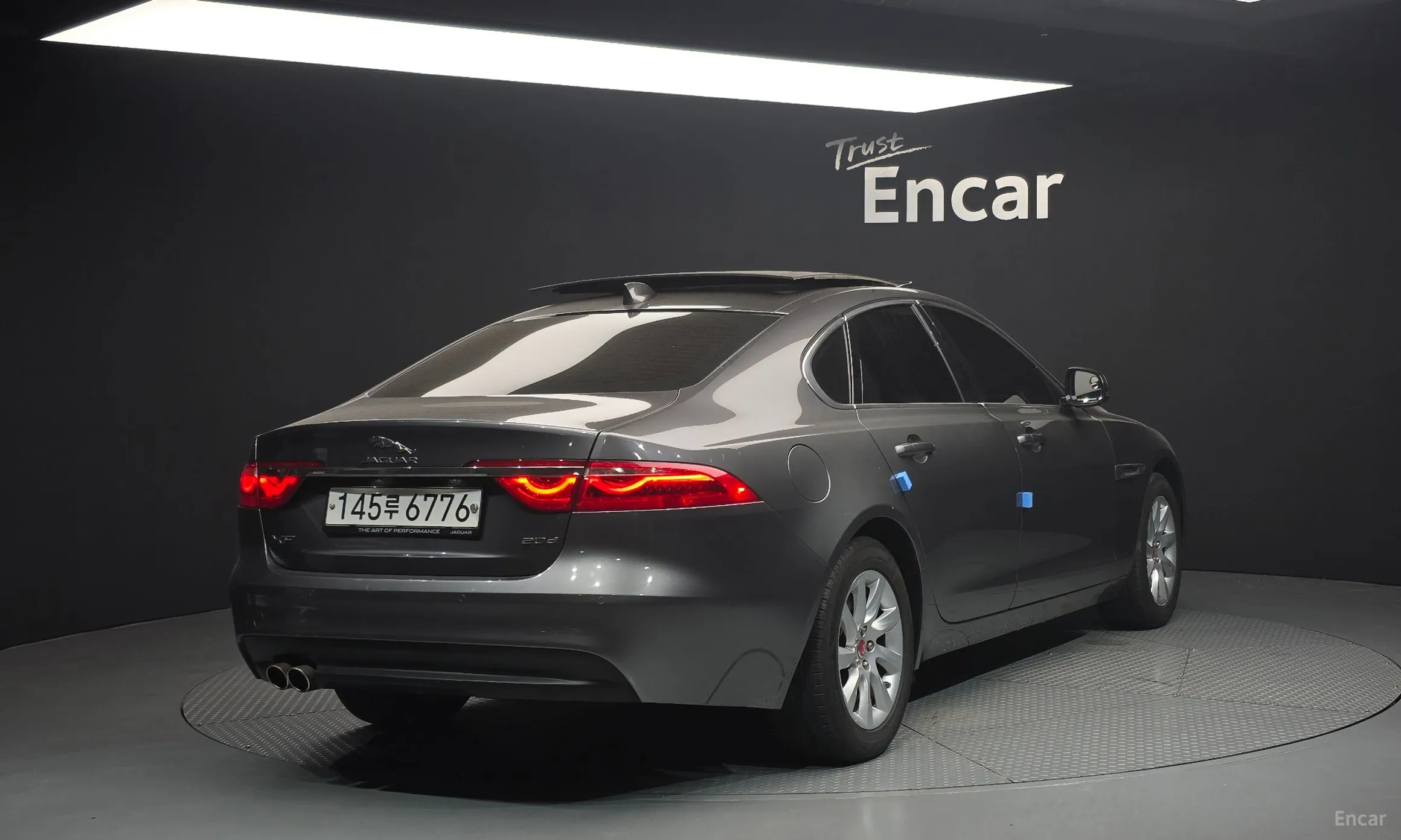 Jaguar XF (x260)