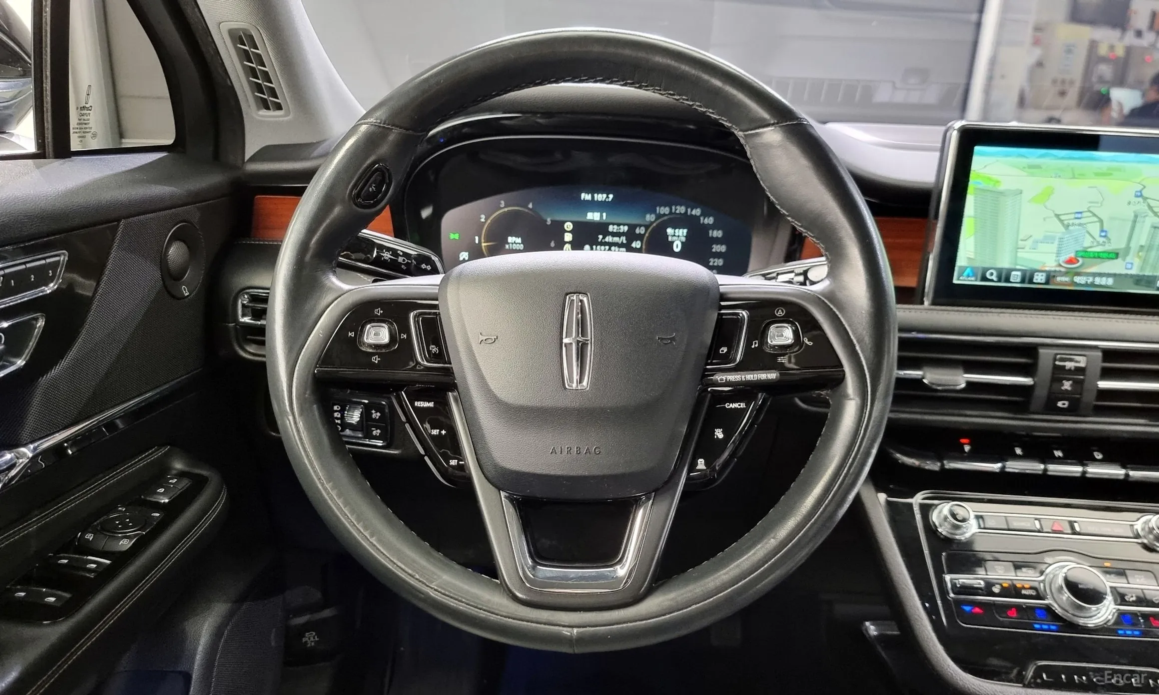 Lincoln Corsair превью 13