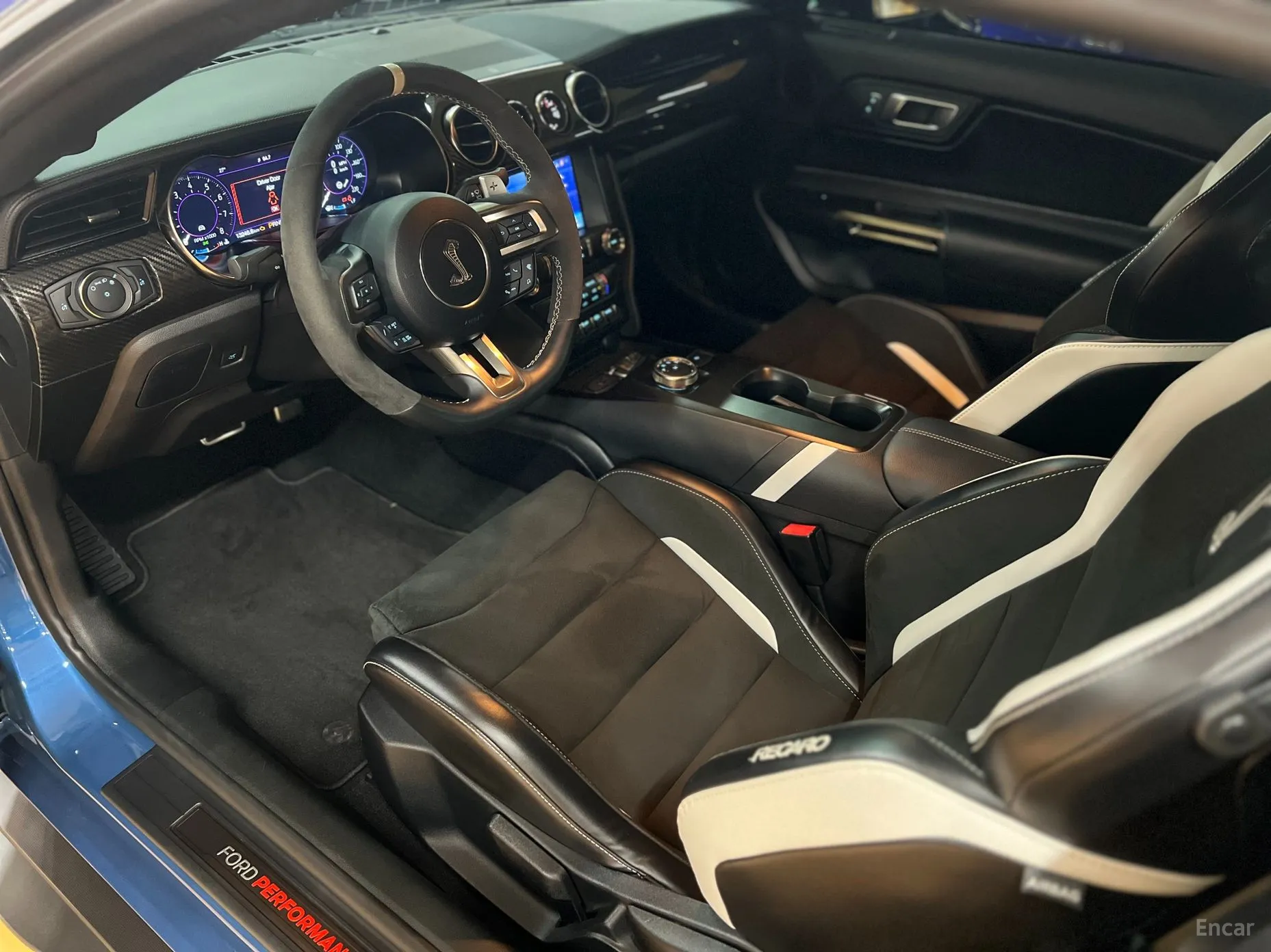 Ford Mustang превью 13