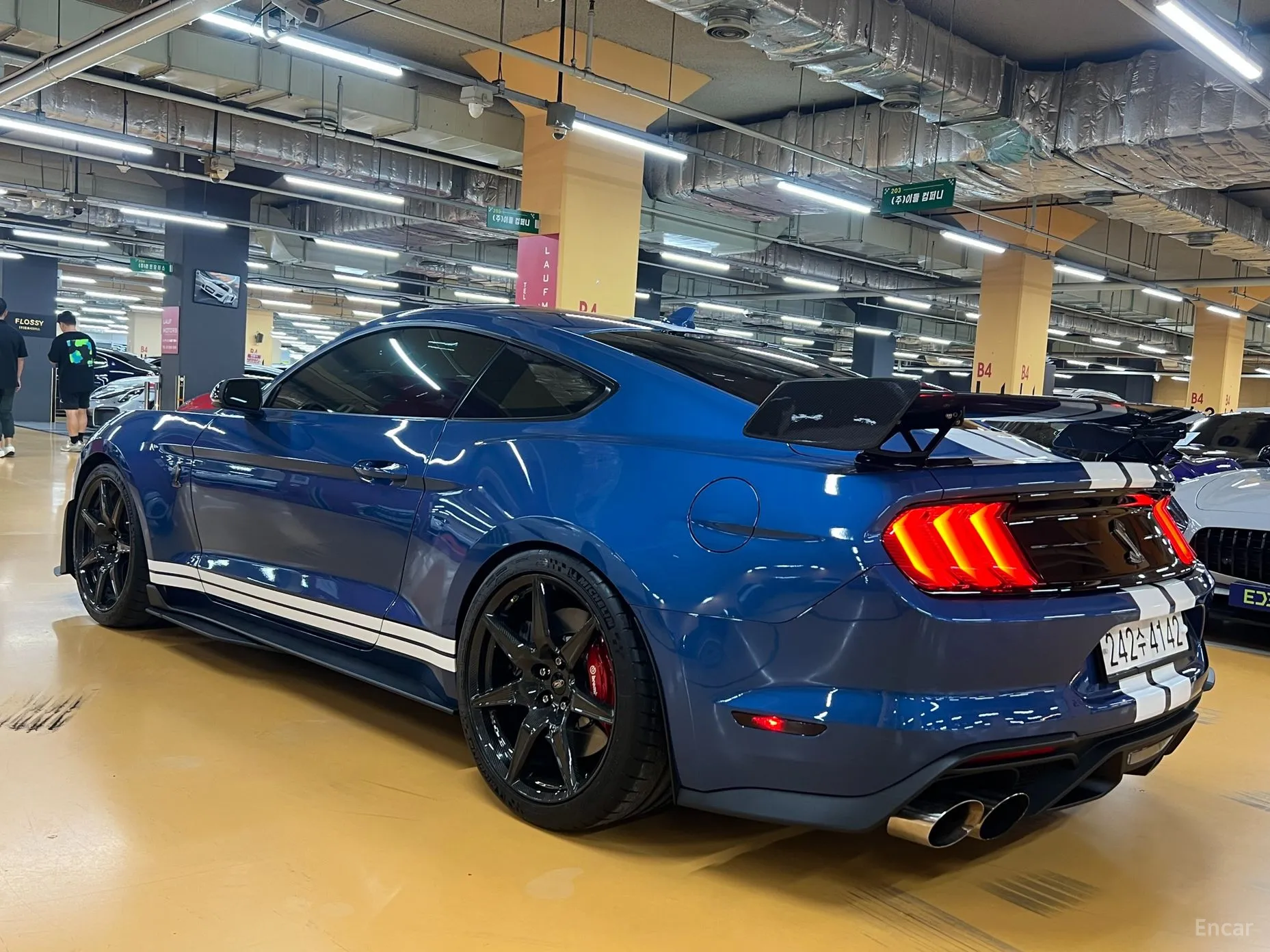 Ford Mustang превью 5