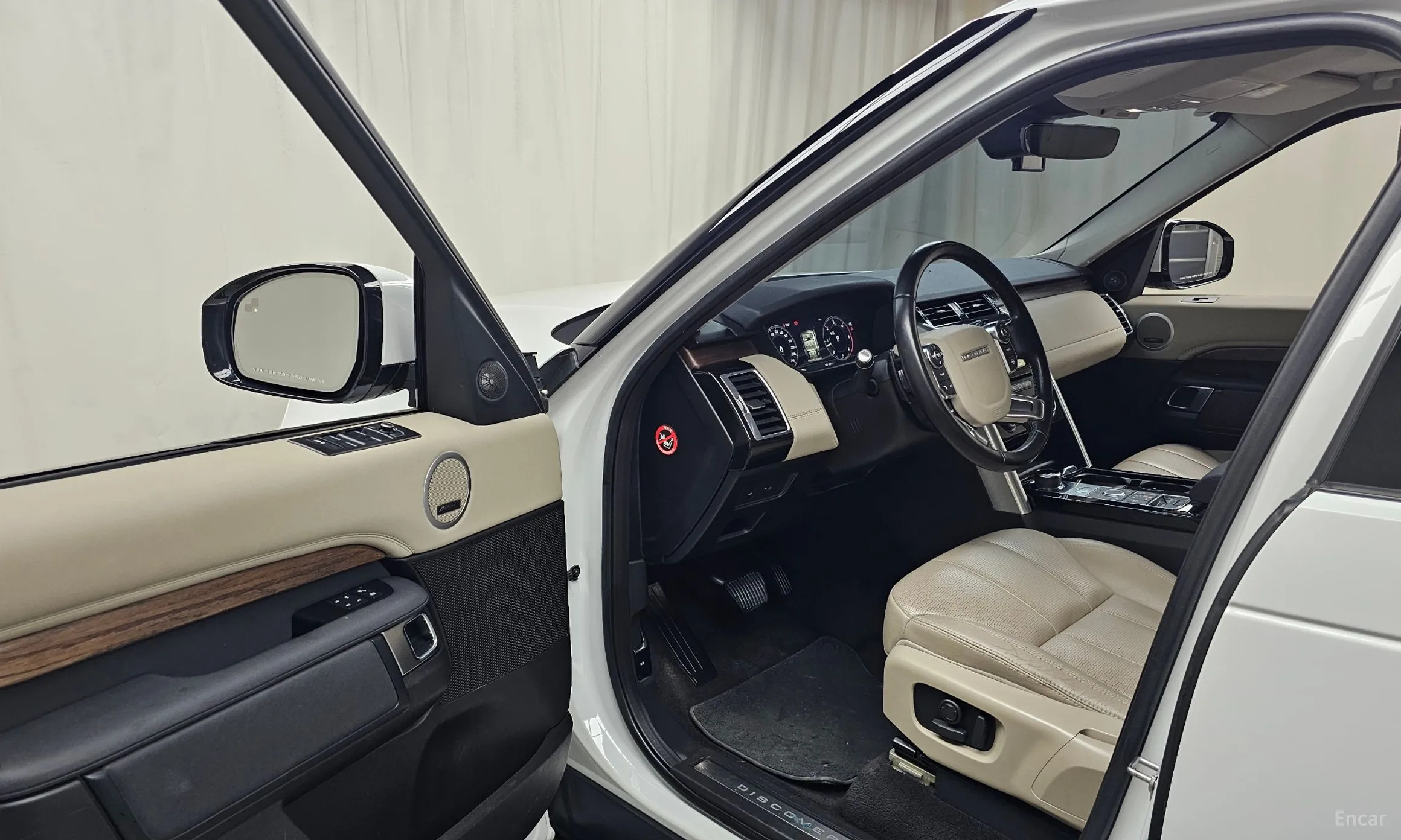 Land Rover Discovery 5 превью 10