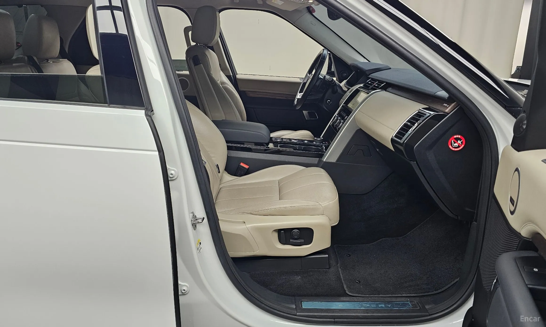Land Rover Discovery 5 превью 11