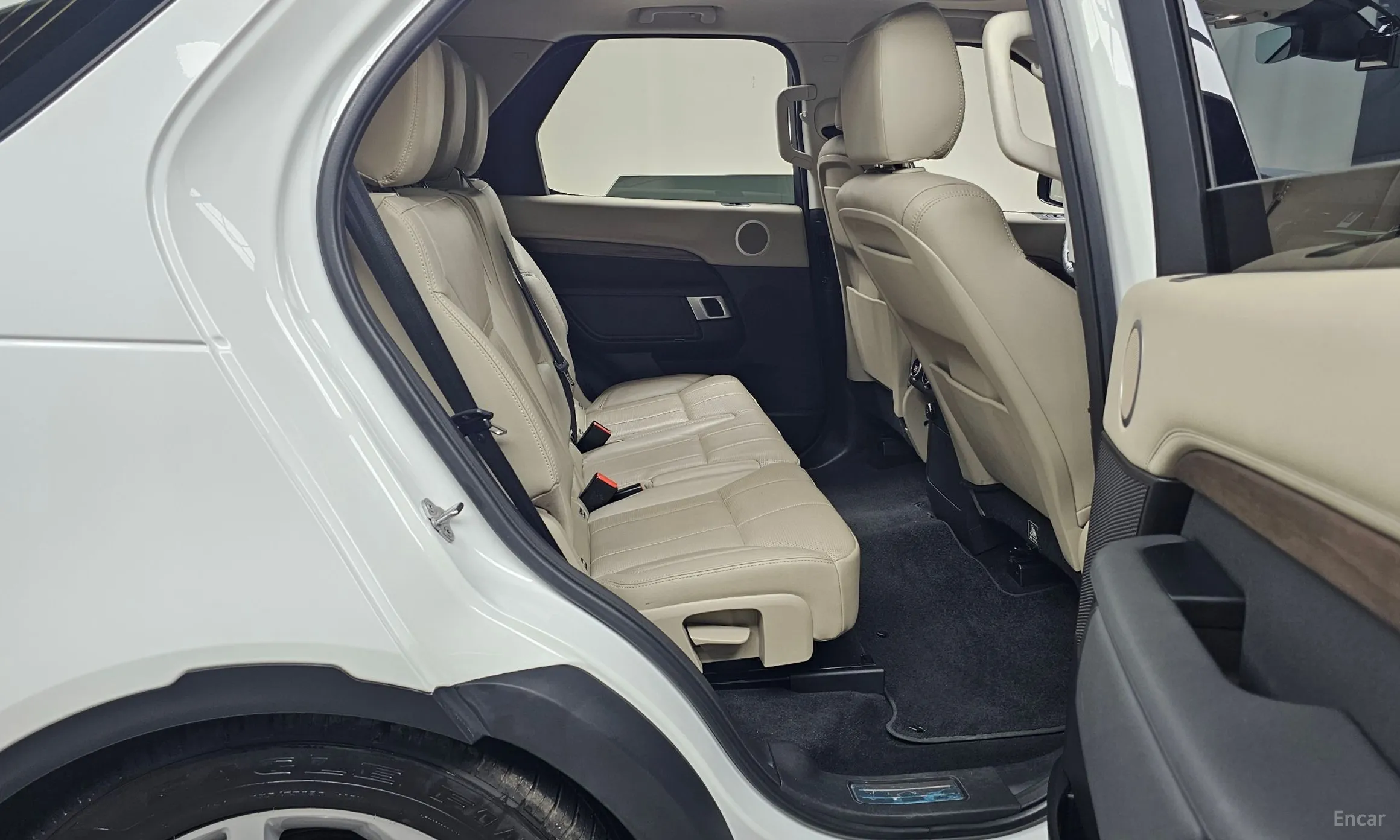 Land Rover Discovery 5 превью 12