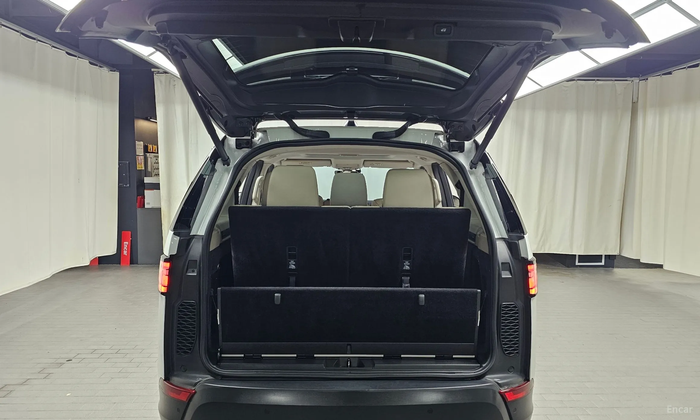 Land Rover Discovery 5 превью 20