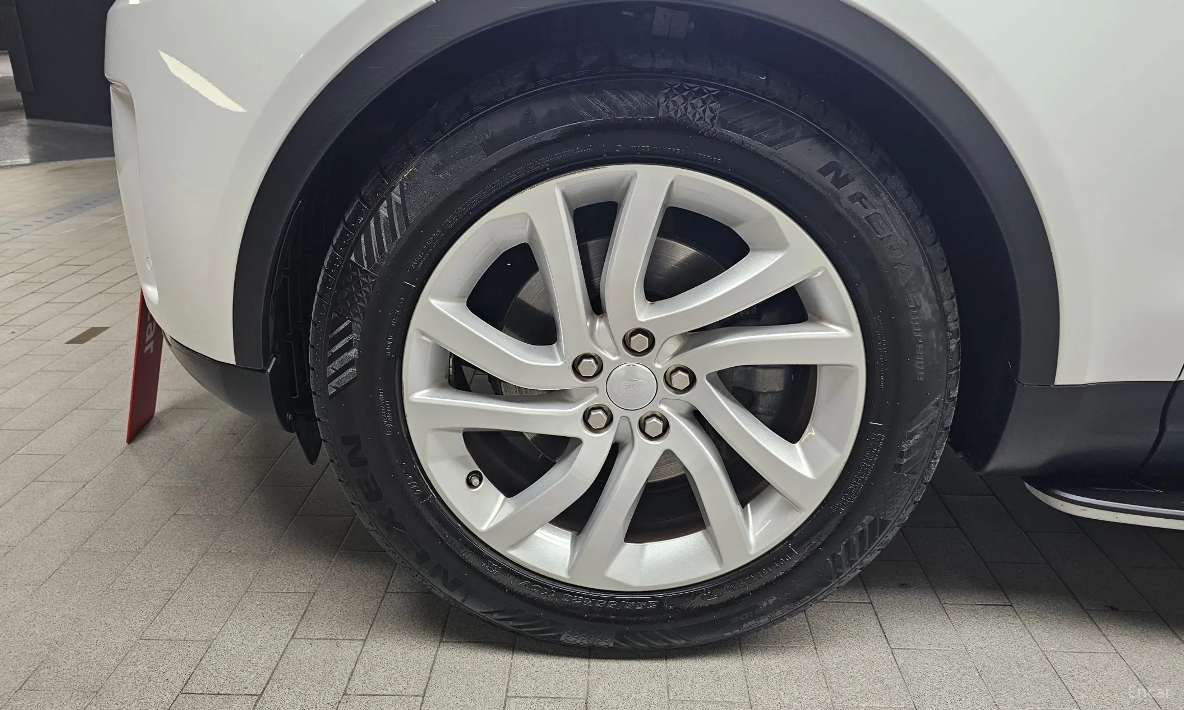 Land Rover Discovery 5 превью 5