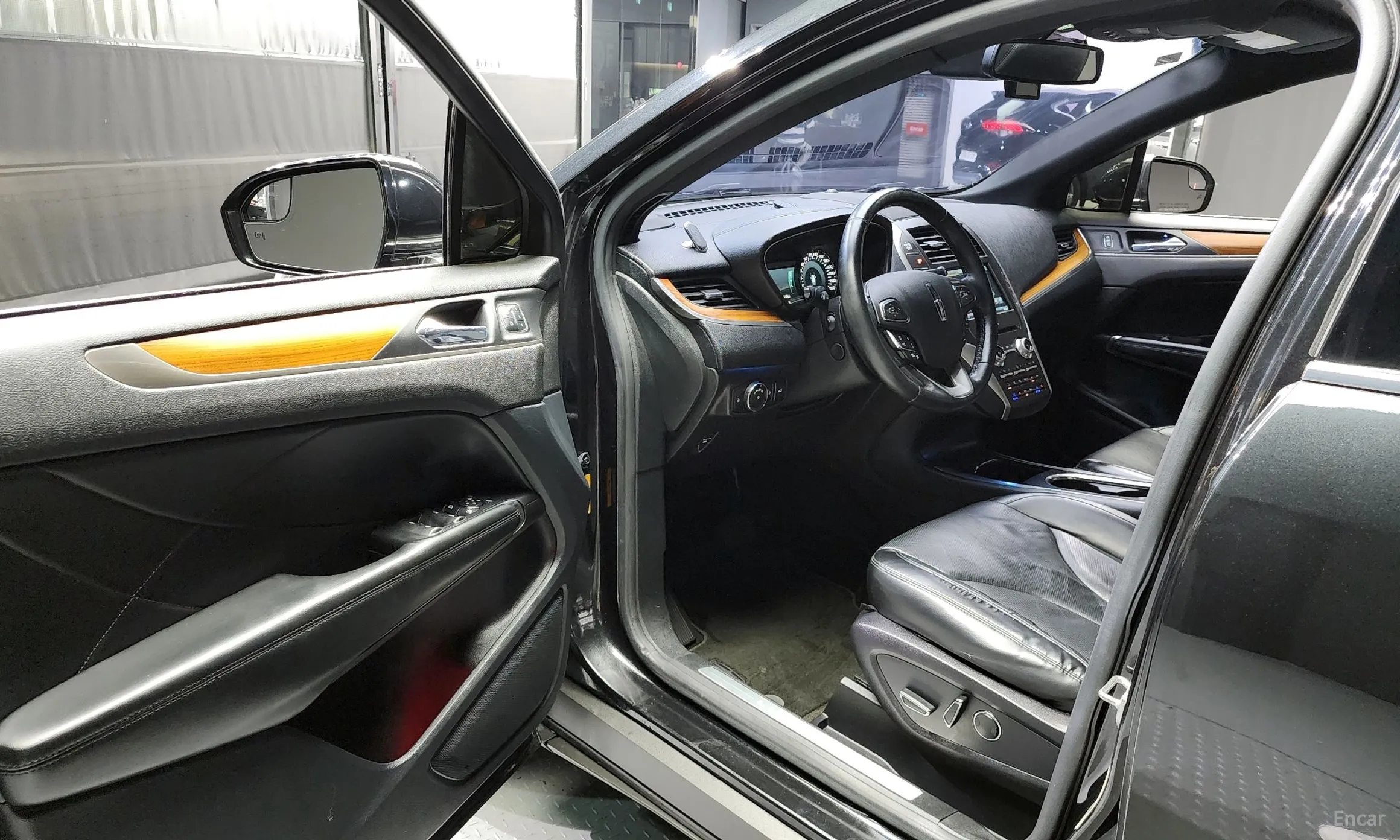 Lincoln MKC превью 10