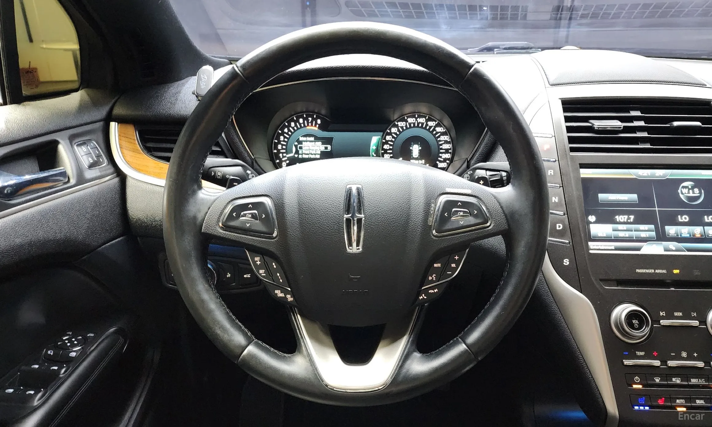 Lincoln MKC превью 13