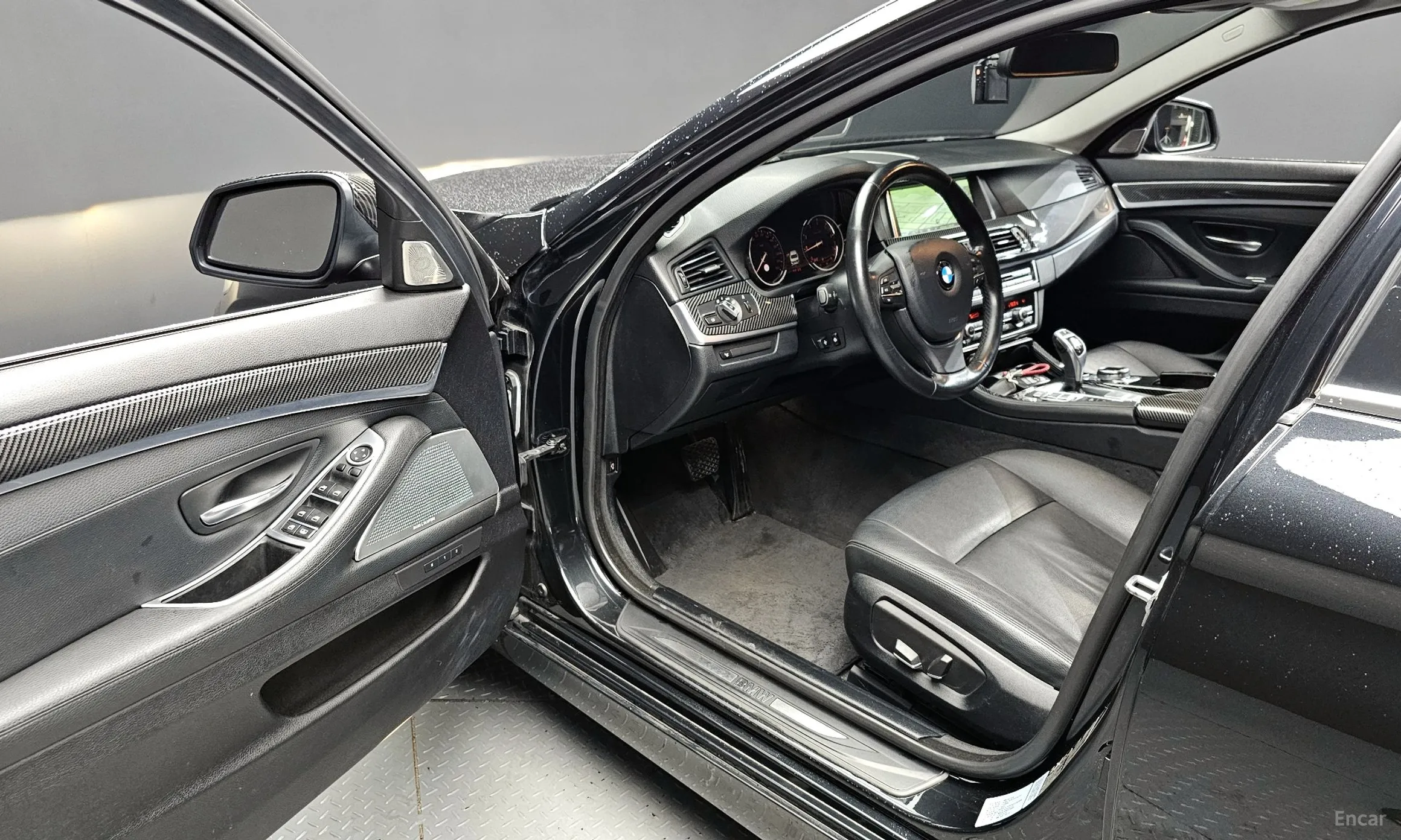 BMW 5 Series (F10) превью 11