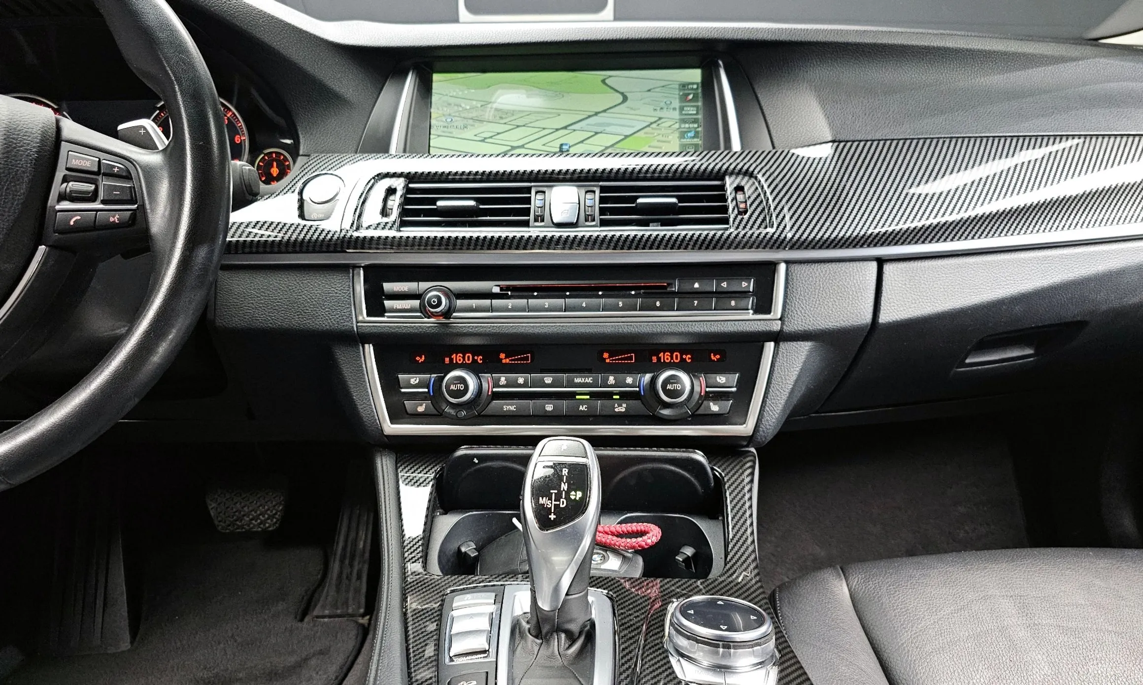 BMW 5 Series (F10) превью 14