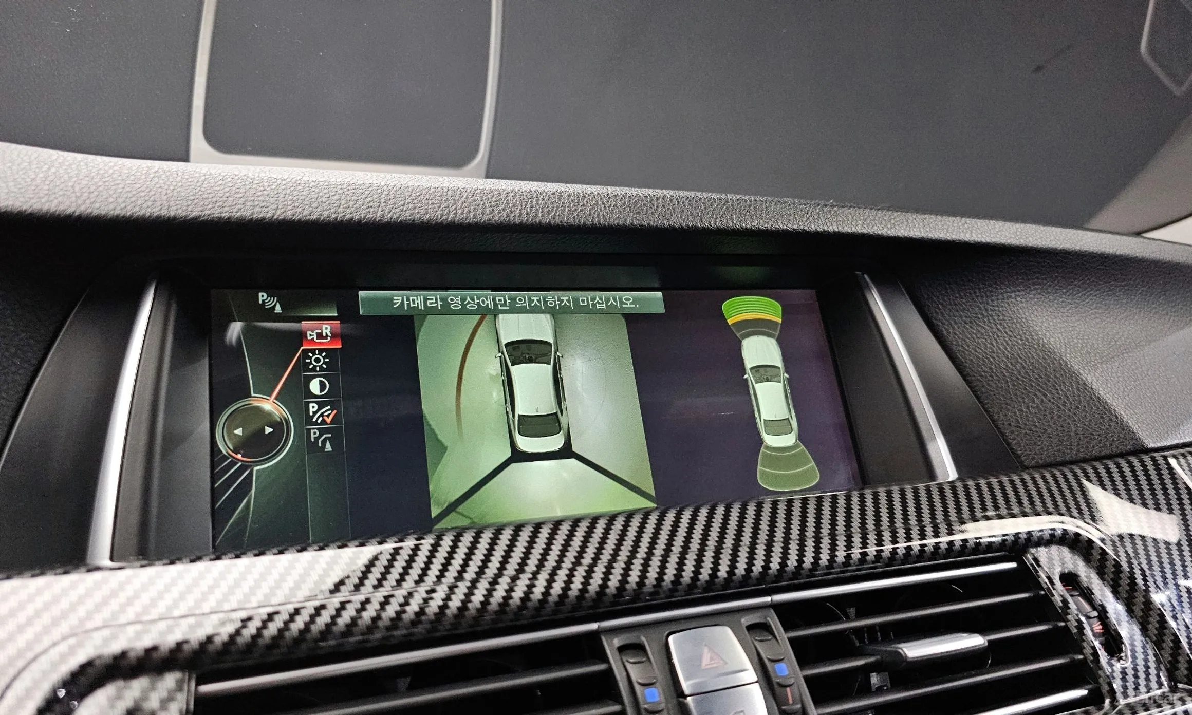 BMW 5 Series (F10) превью 15