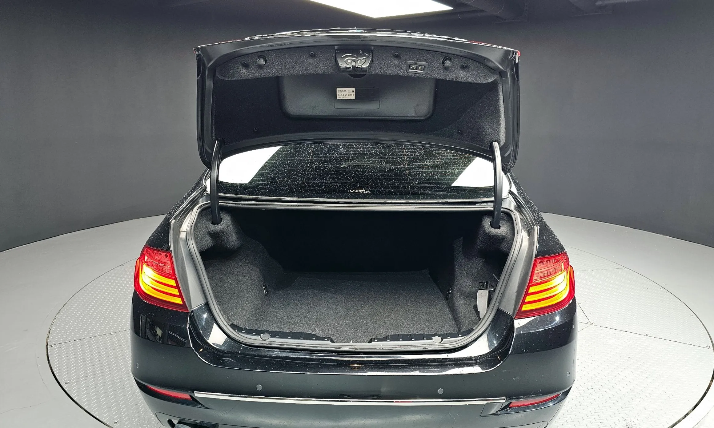 BMW 5 Series (F10) превью 20
