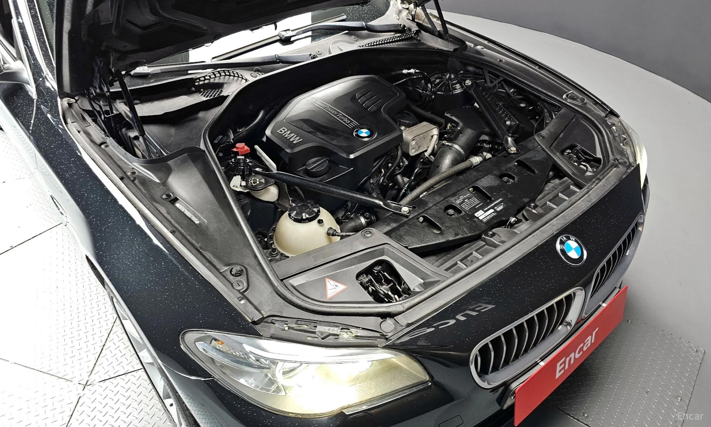 BMW 5 Series (F10) превью 6