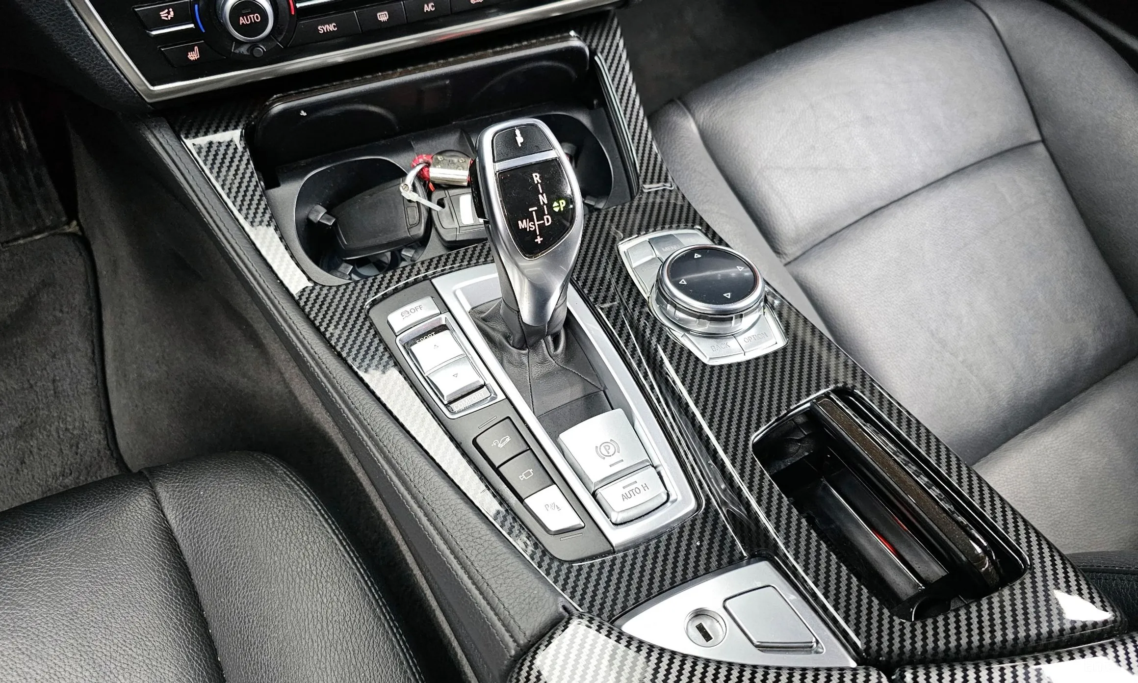 BMW 5 Series (F10) превью 9