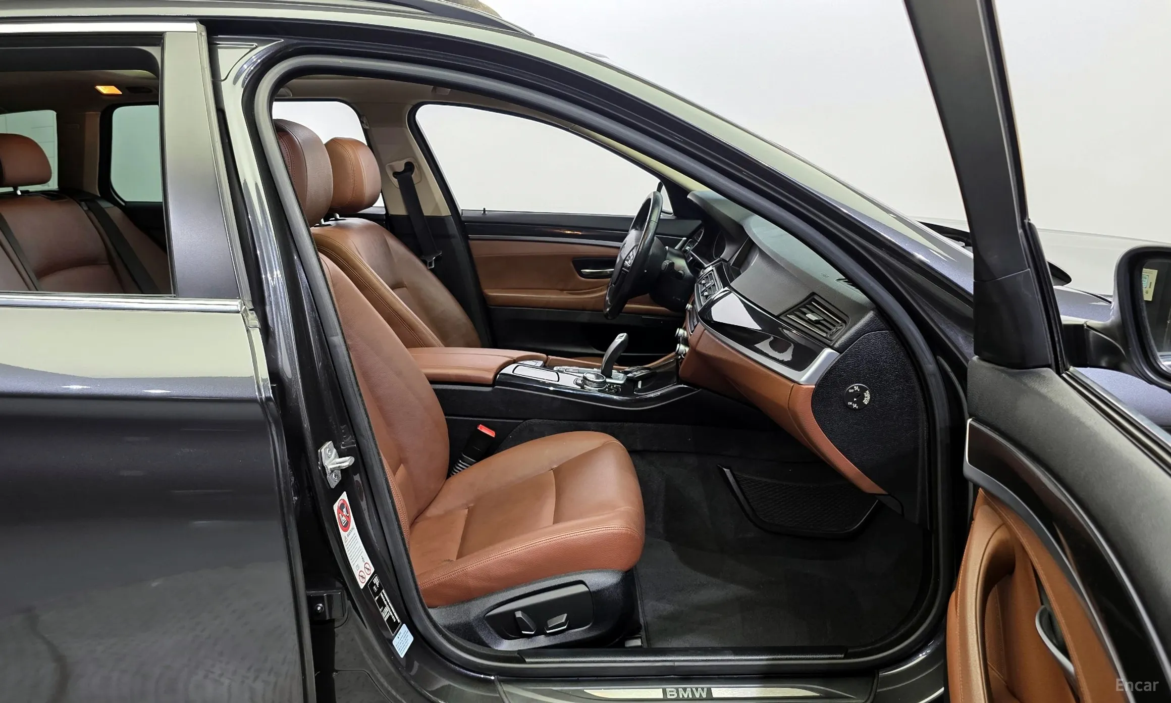 BMW 5 Series (F10) превью 10